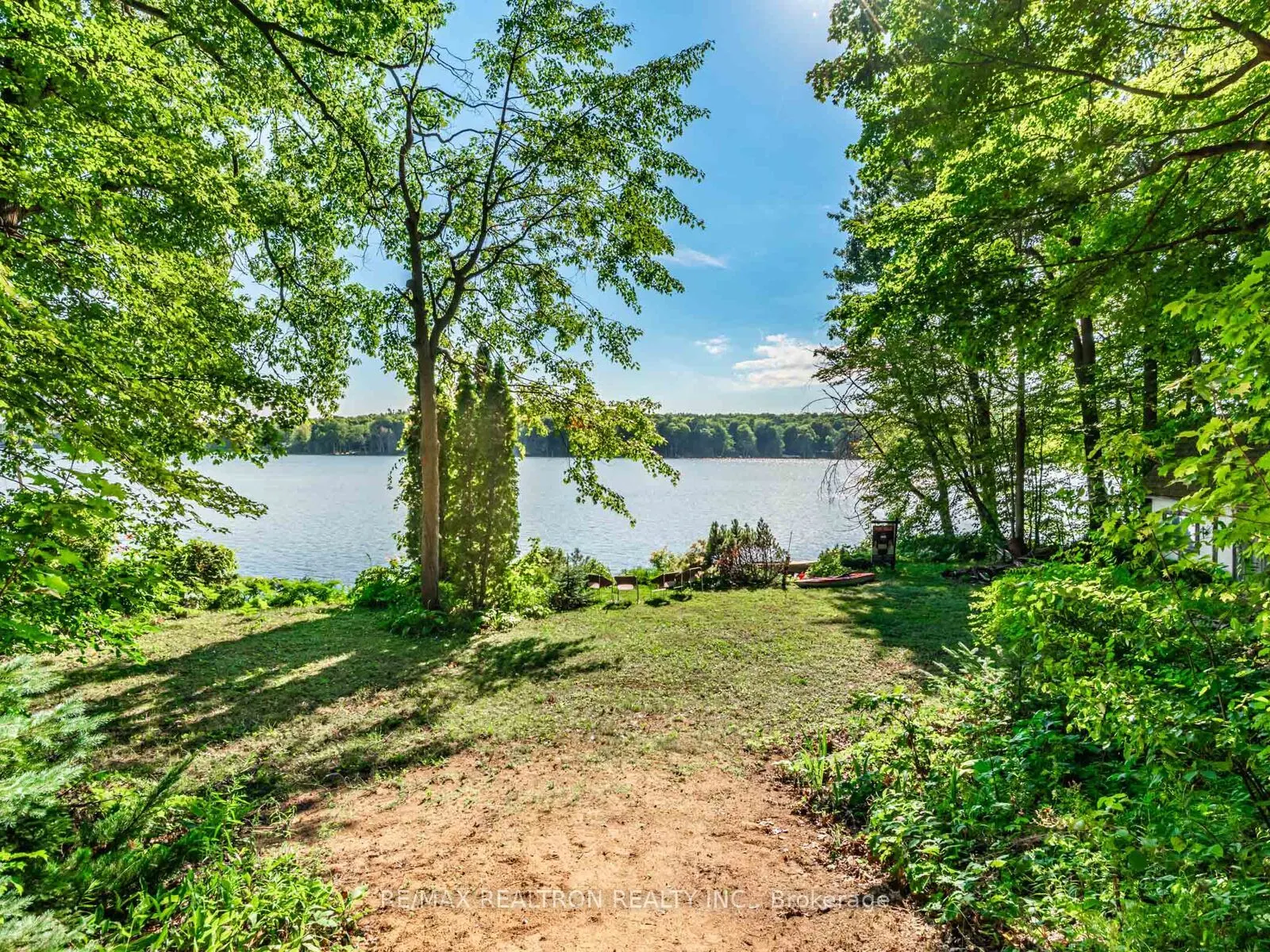 102-104 Farlain Lake Road E
