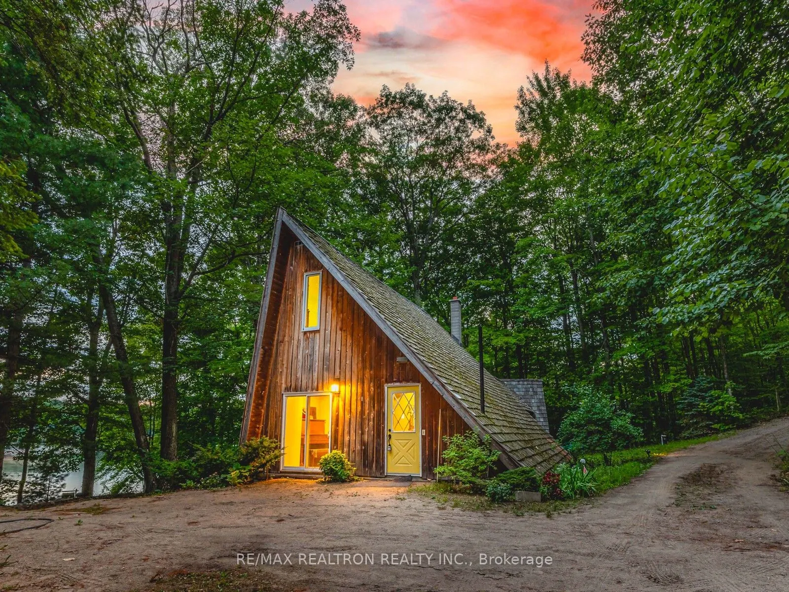 102-104 Farlain Lake Road E