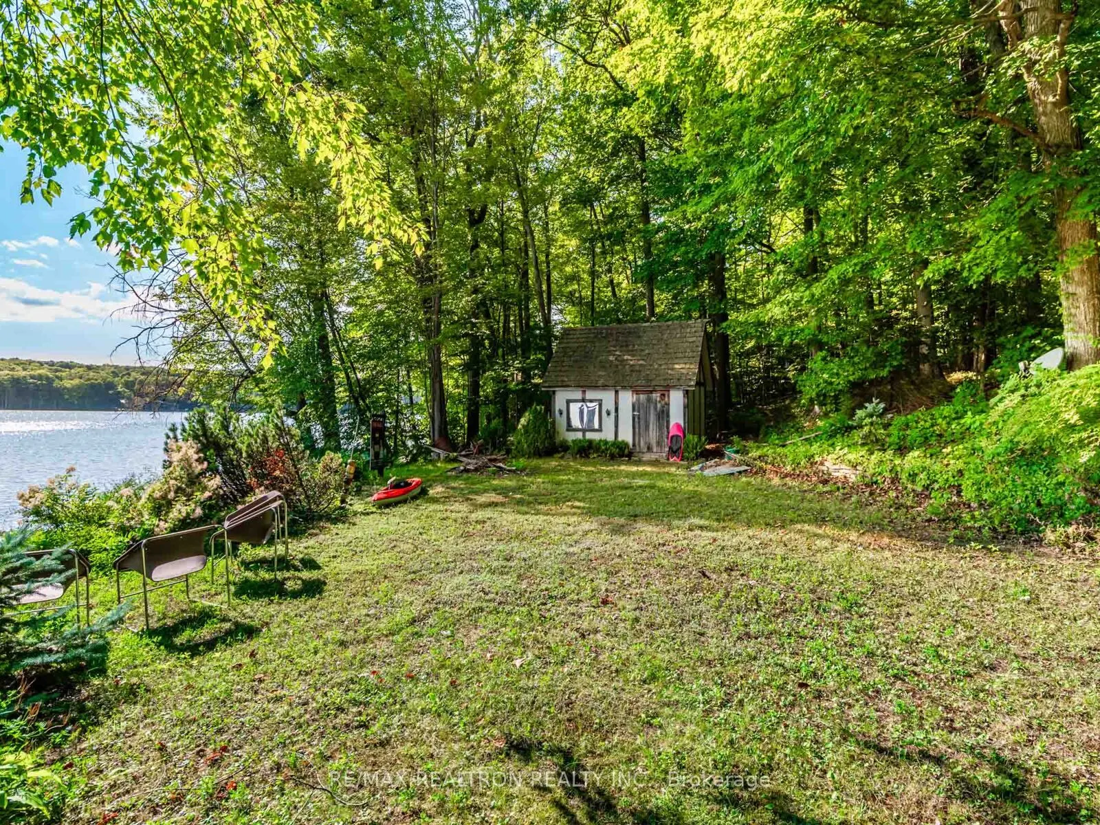 102-104 Farlain Lake Road E