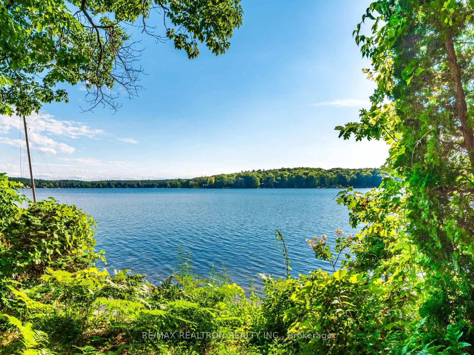 102-104 Farlain Lake Road E