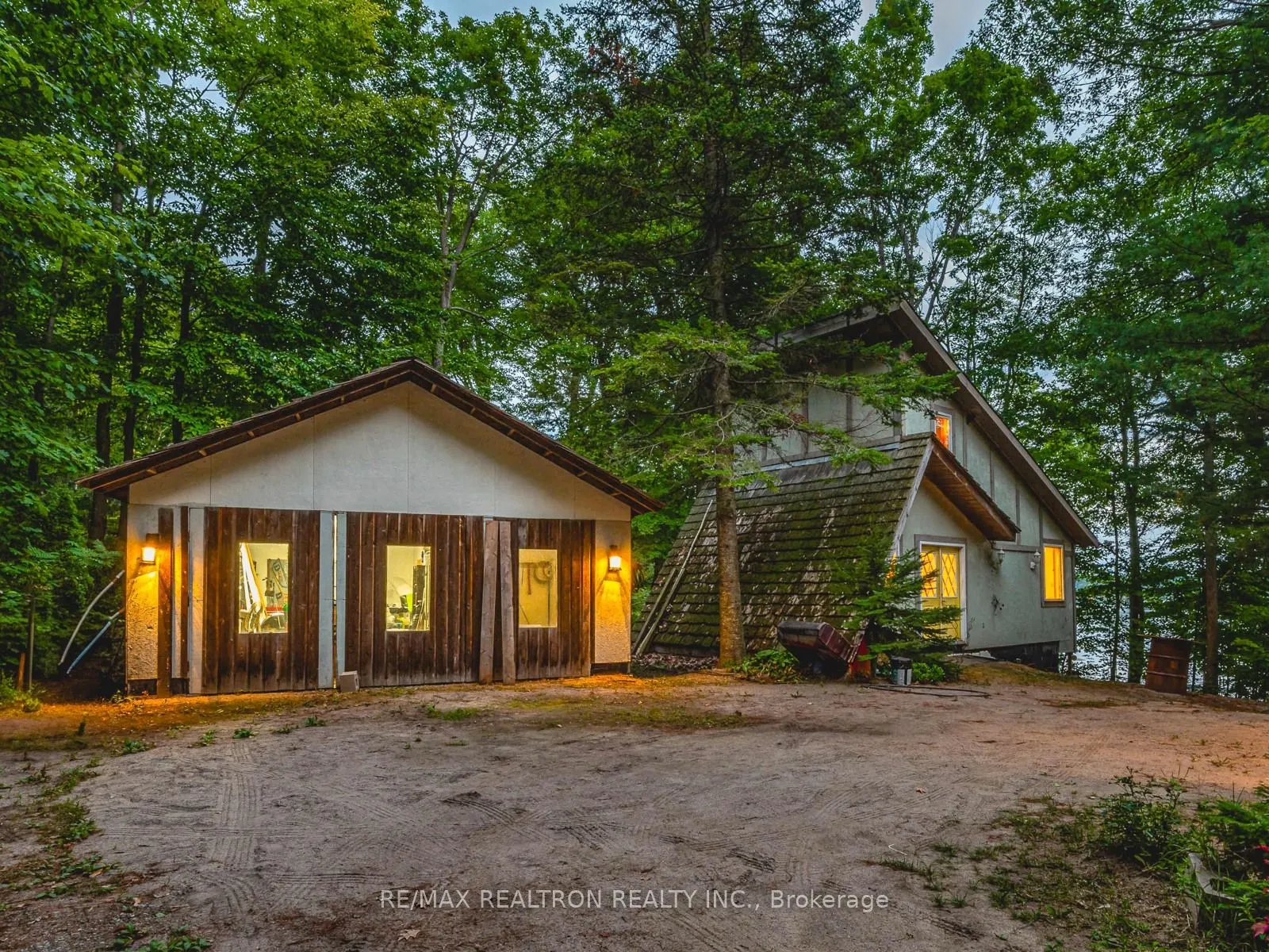 102-104 Farlain Lake Road E