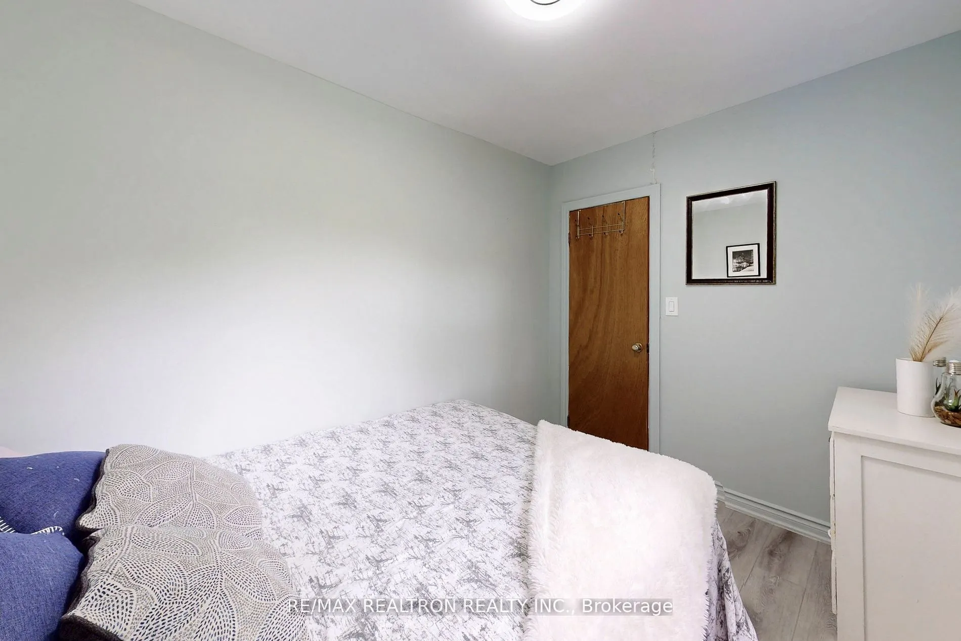 6090 Sheba Drive