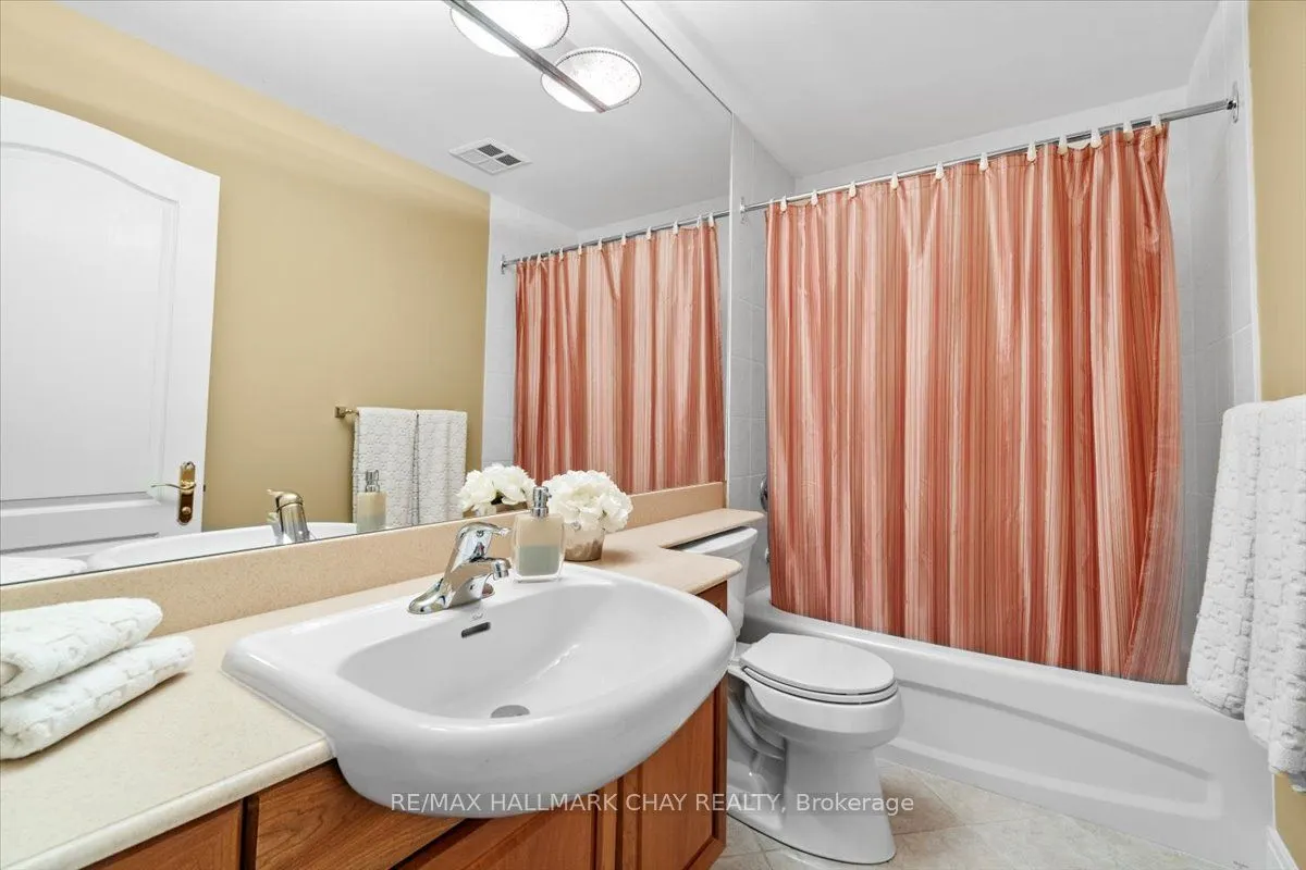 2 Toronto Street, #1209
