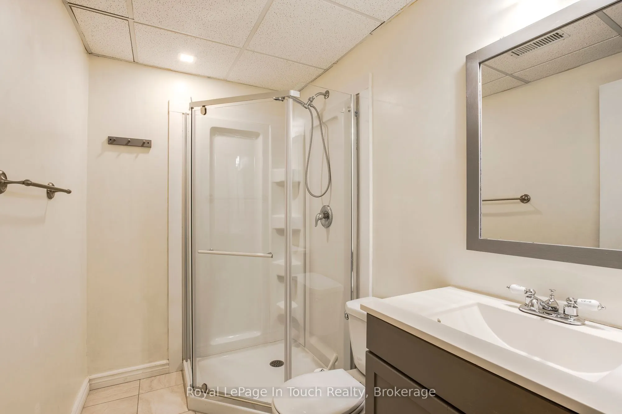 696 King Street, #32