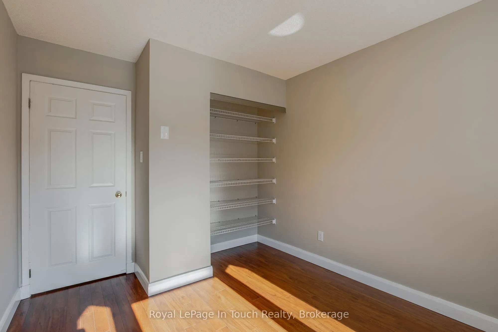 696 King Street, #32