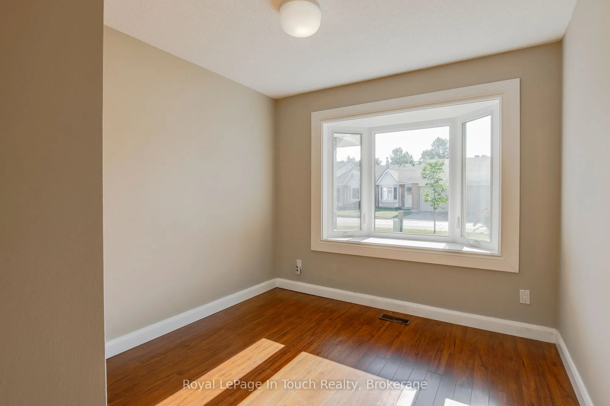 696 King Street, #32