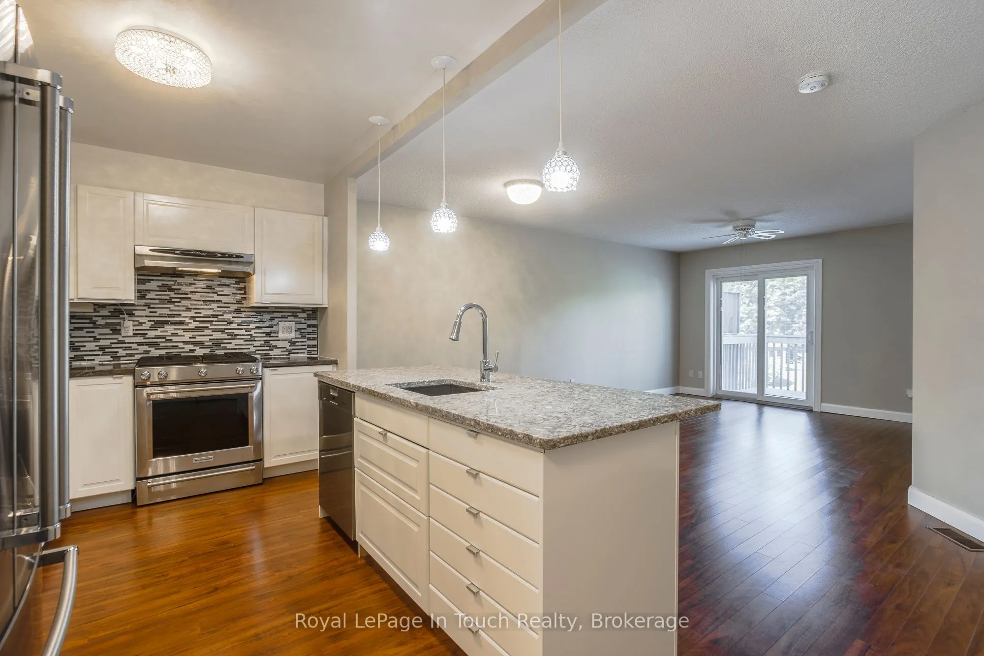696 King Street, #32