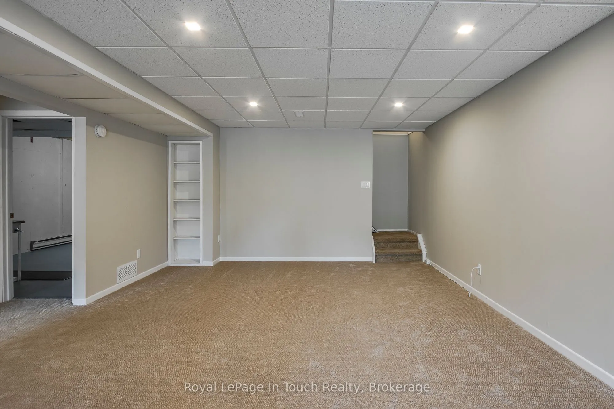 696 King Street, #32