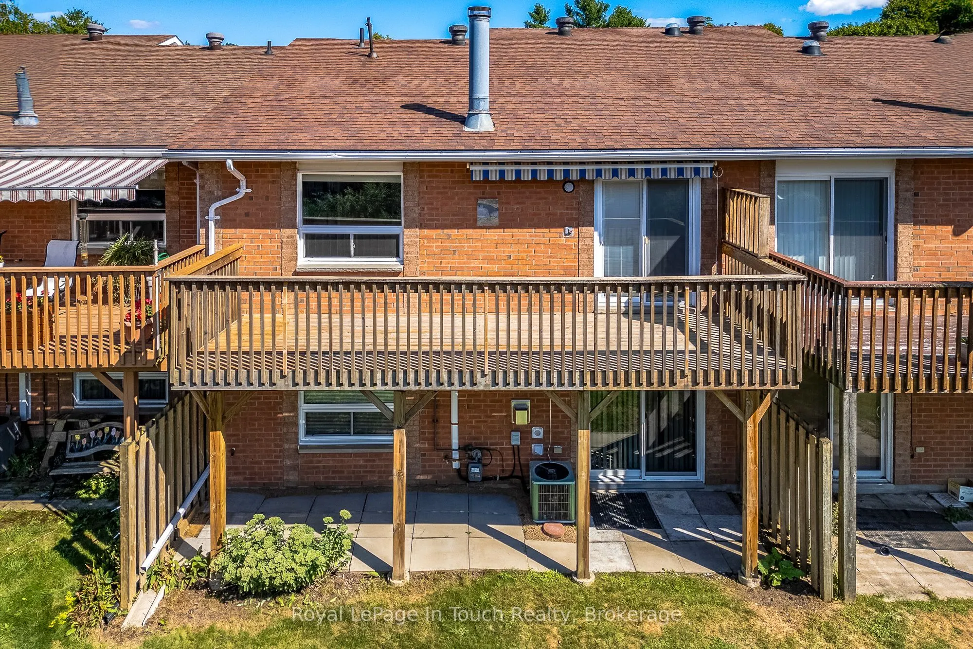 696 King Street, #32
