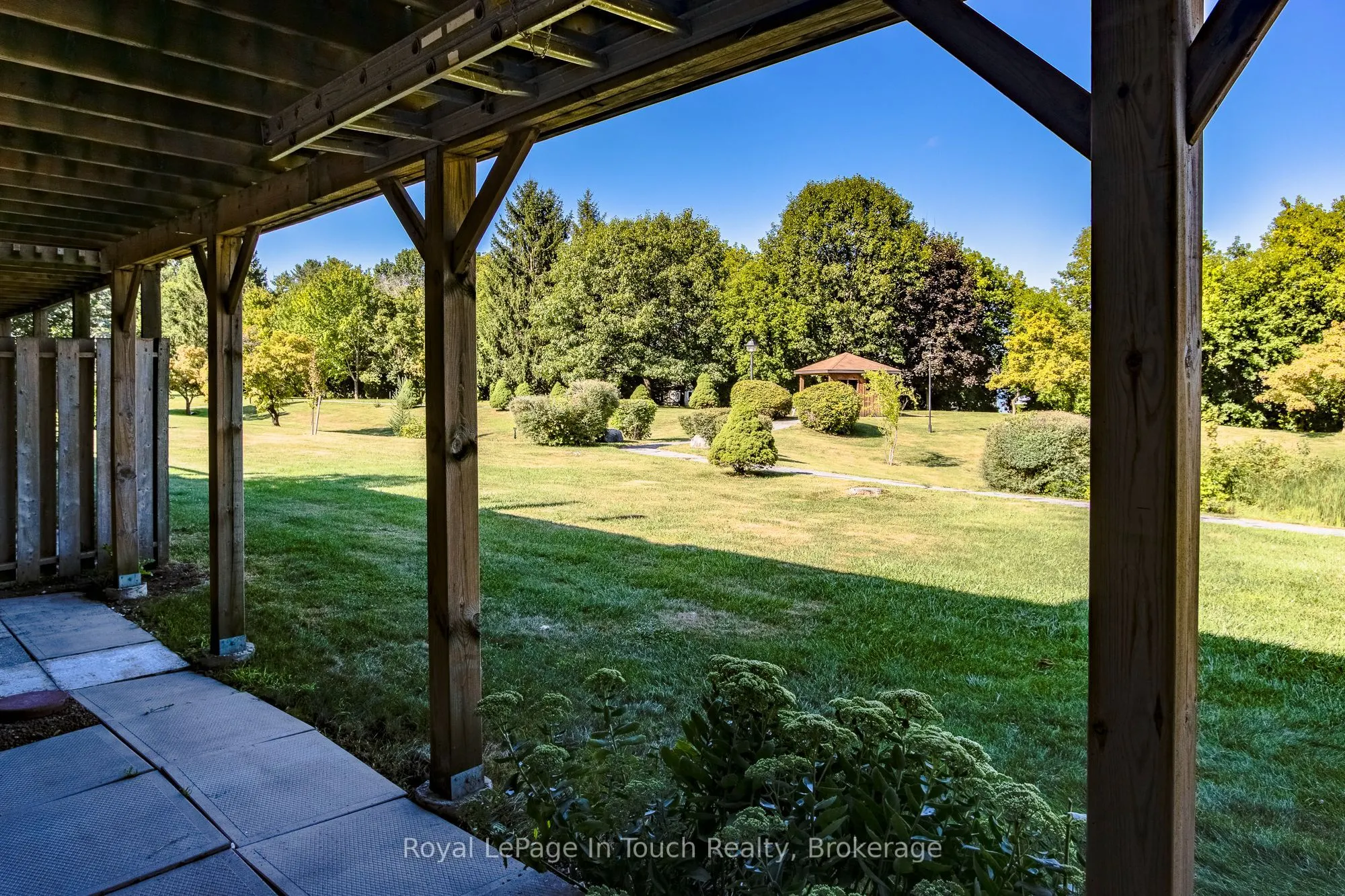 696 King Street, #32