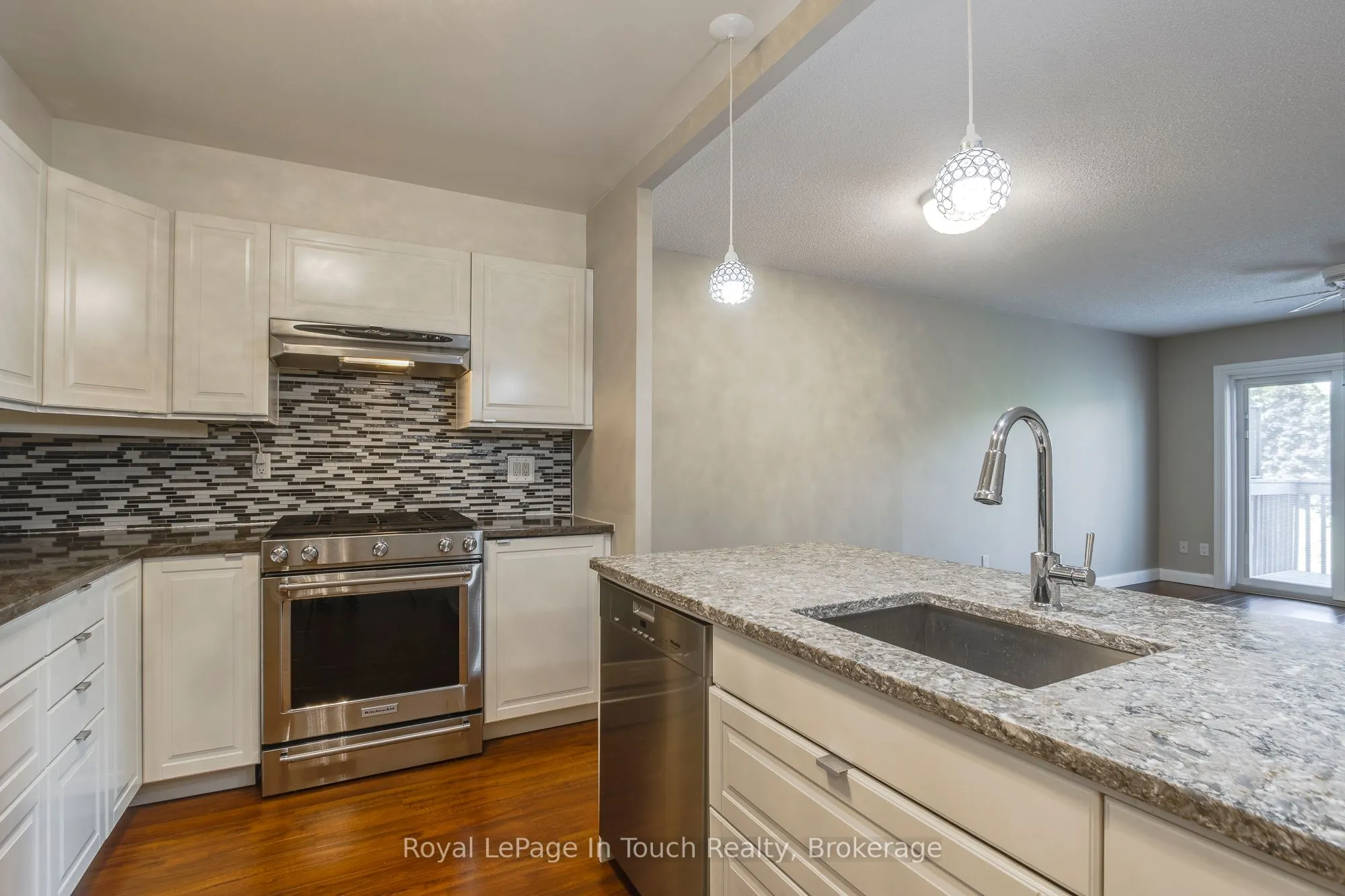 696 King Street, #32