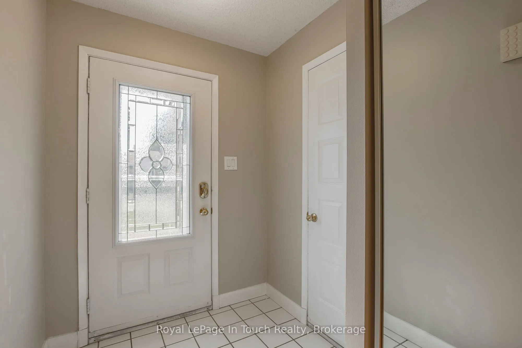 696 King Street, #32