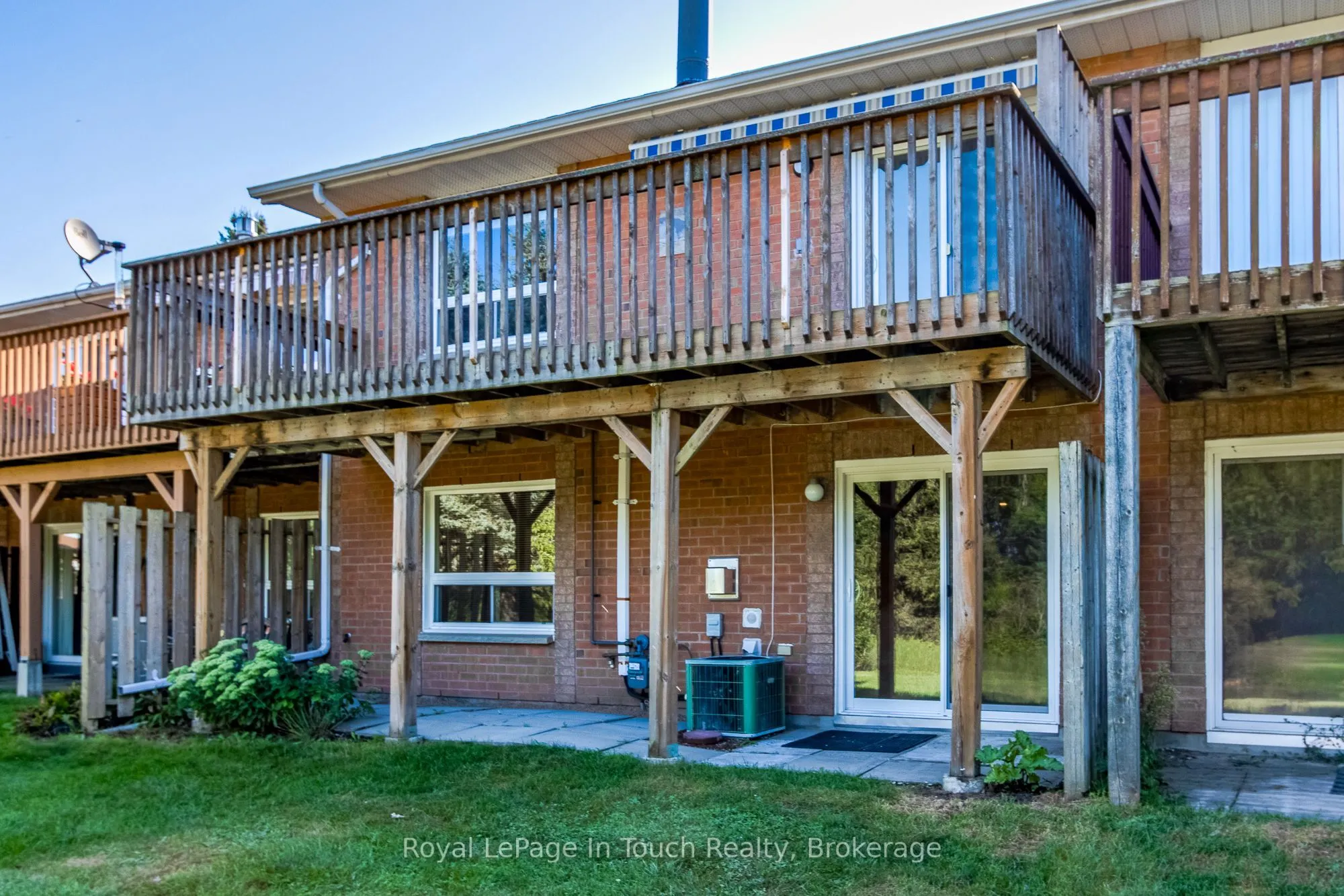 696 King Street, #32