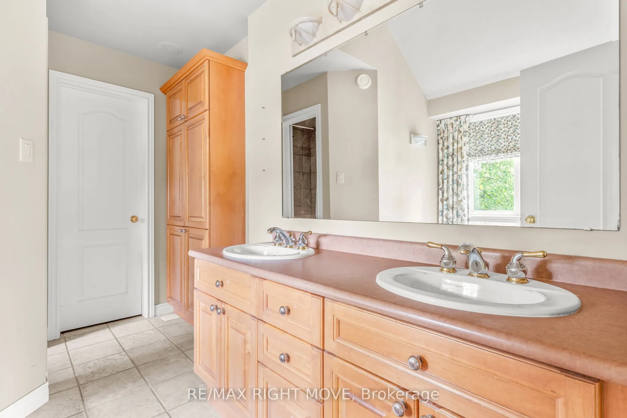 3 Thicketwood Place E