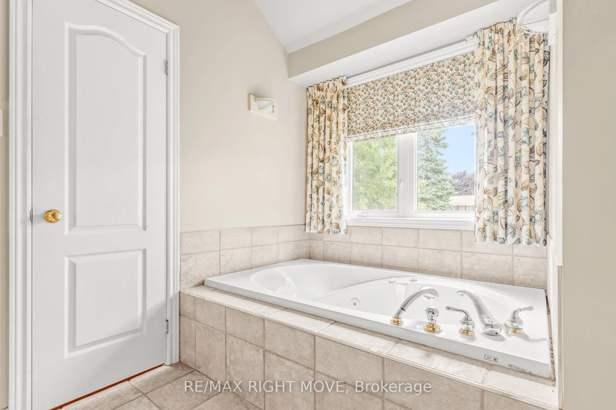 3 Thicketwood Place E
