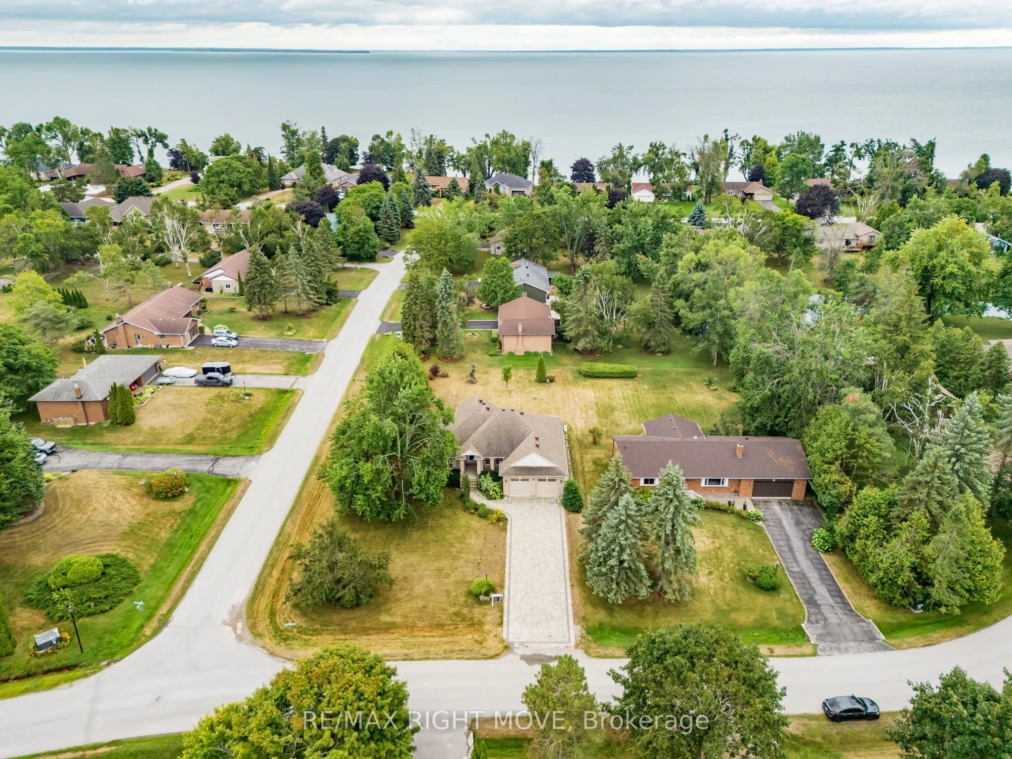3 Thicketwood Place E
