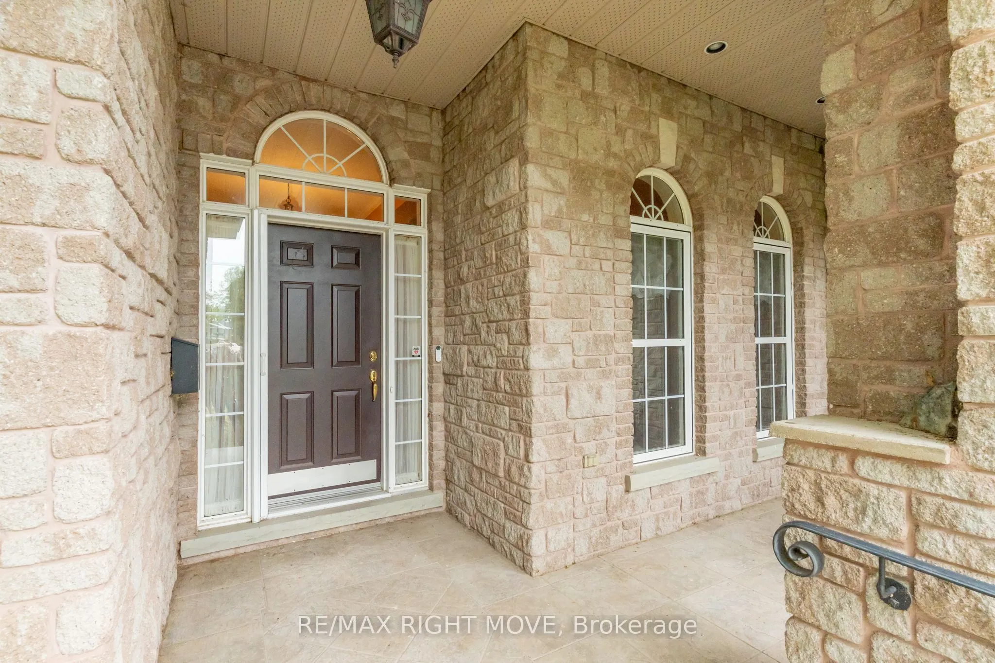 3 Thicketwood Place E