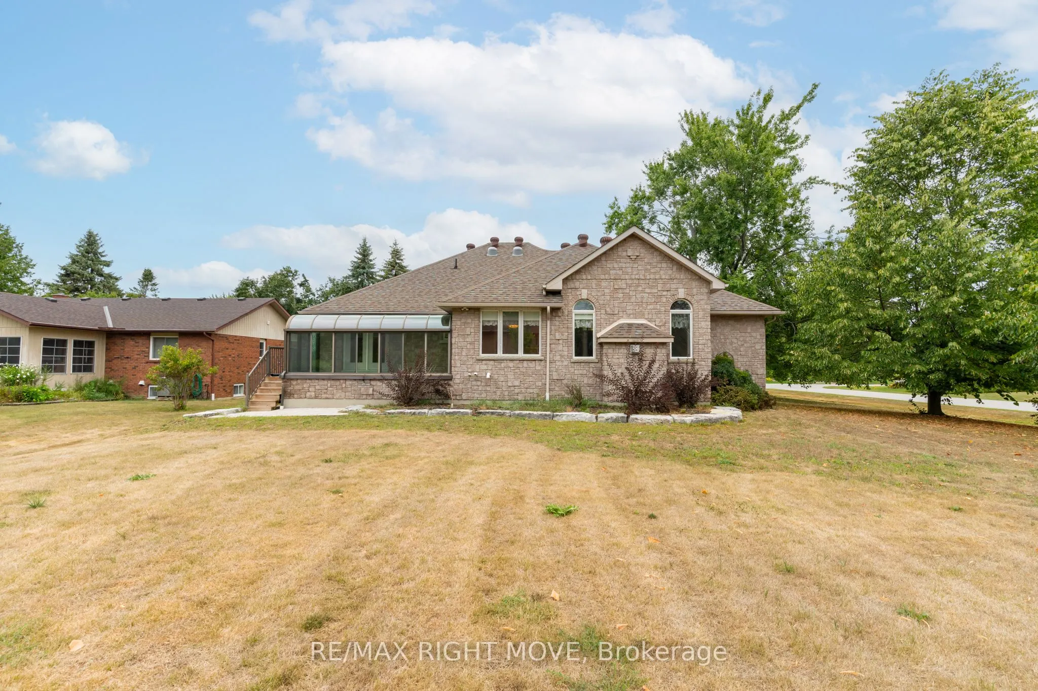 3 Thicketwood Place E