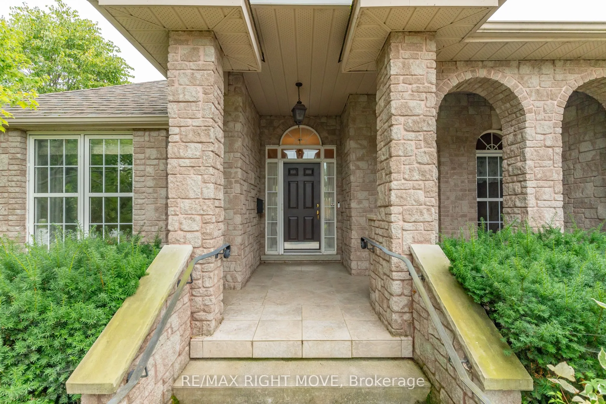 3 Thicketwood Place E