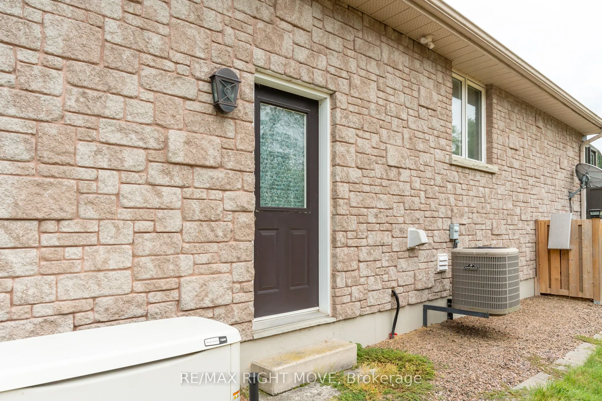 3 Thicketwood Place E