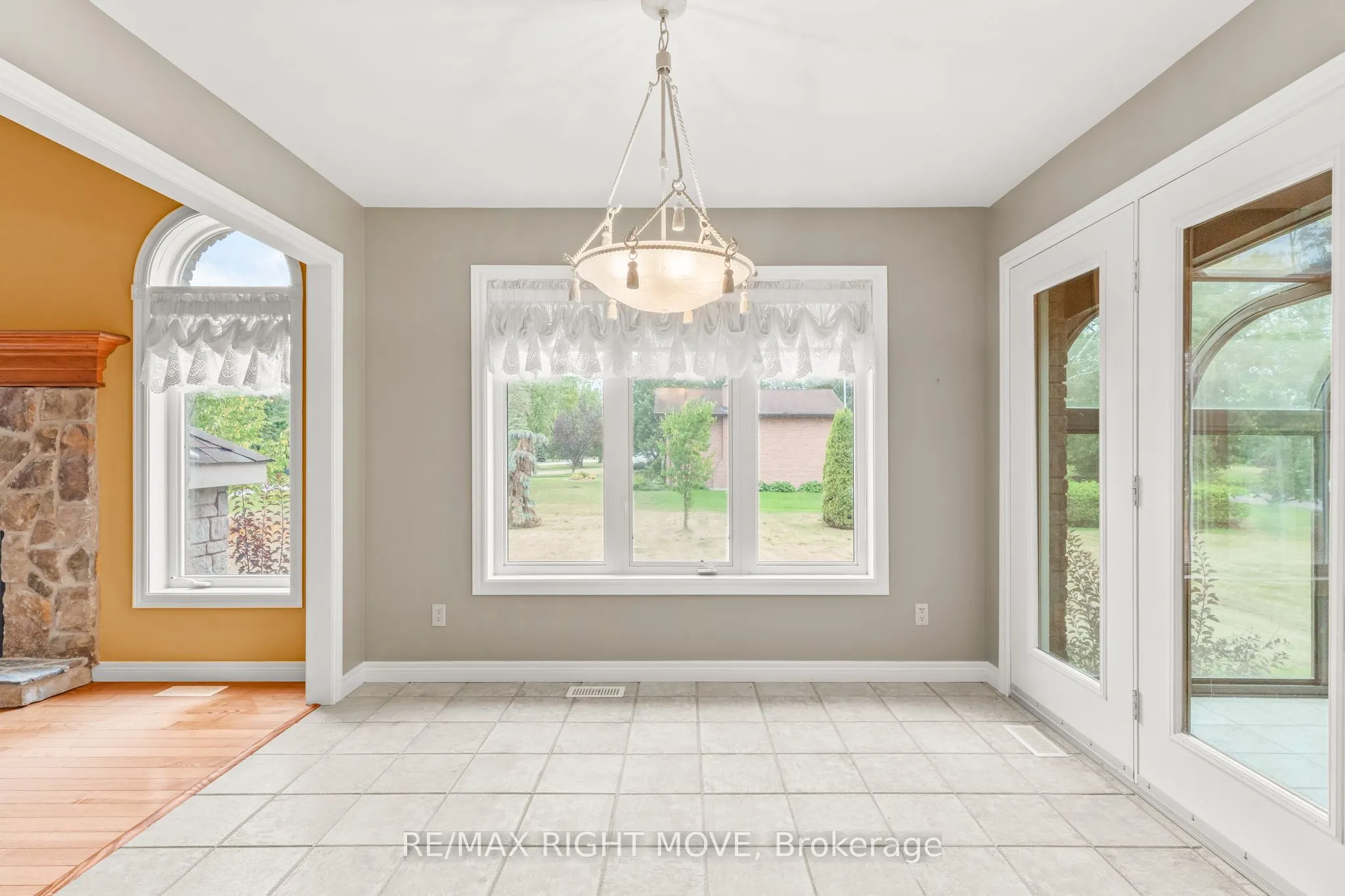 3 Thicketwood Place E