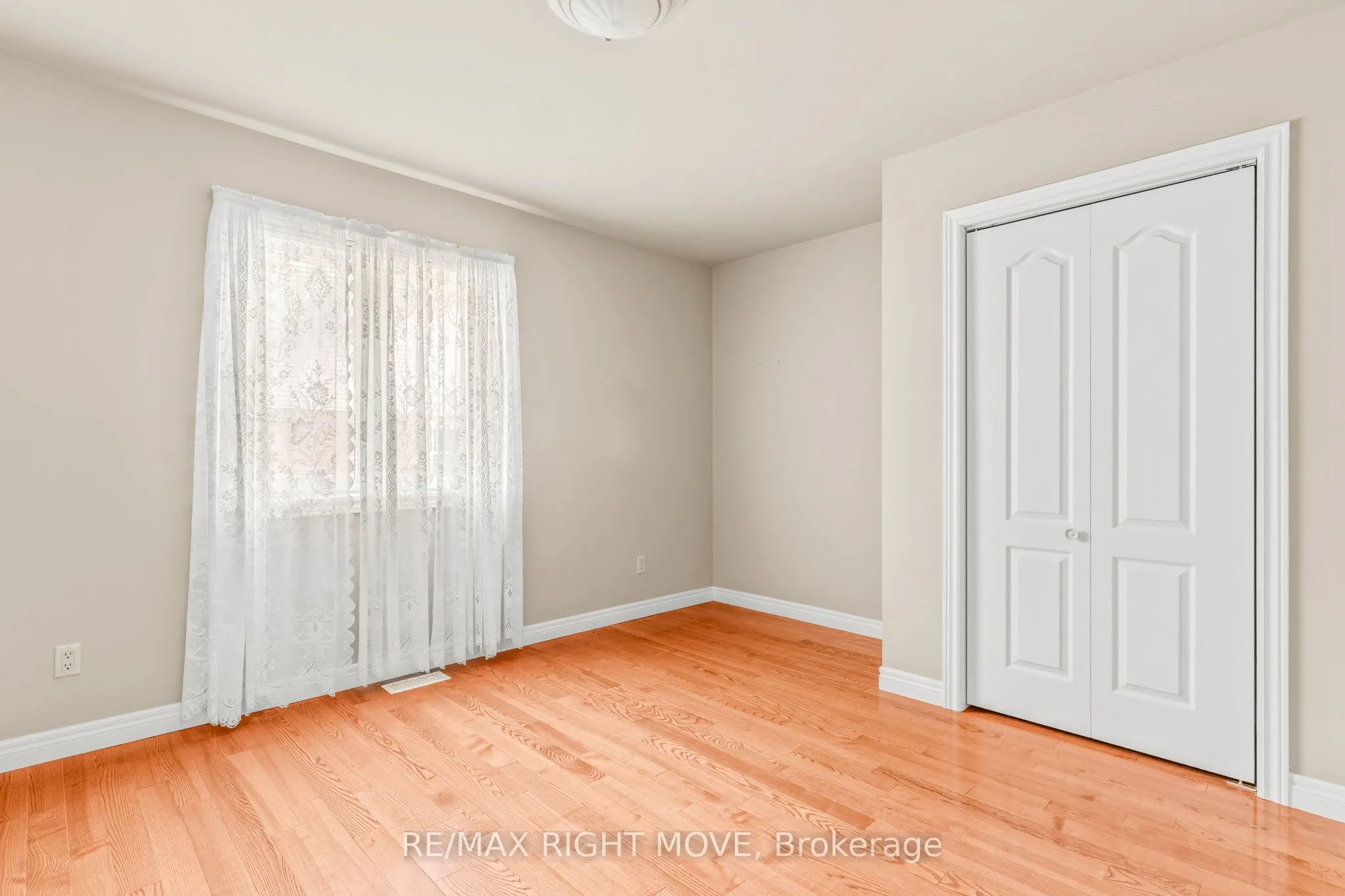 3 Thicketwood Place E