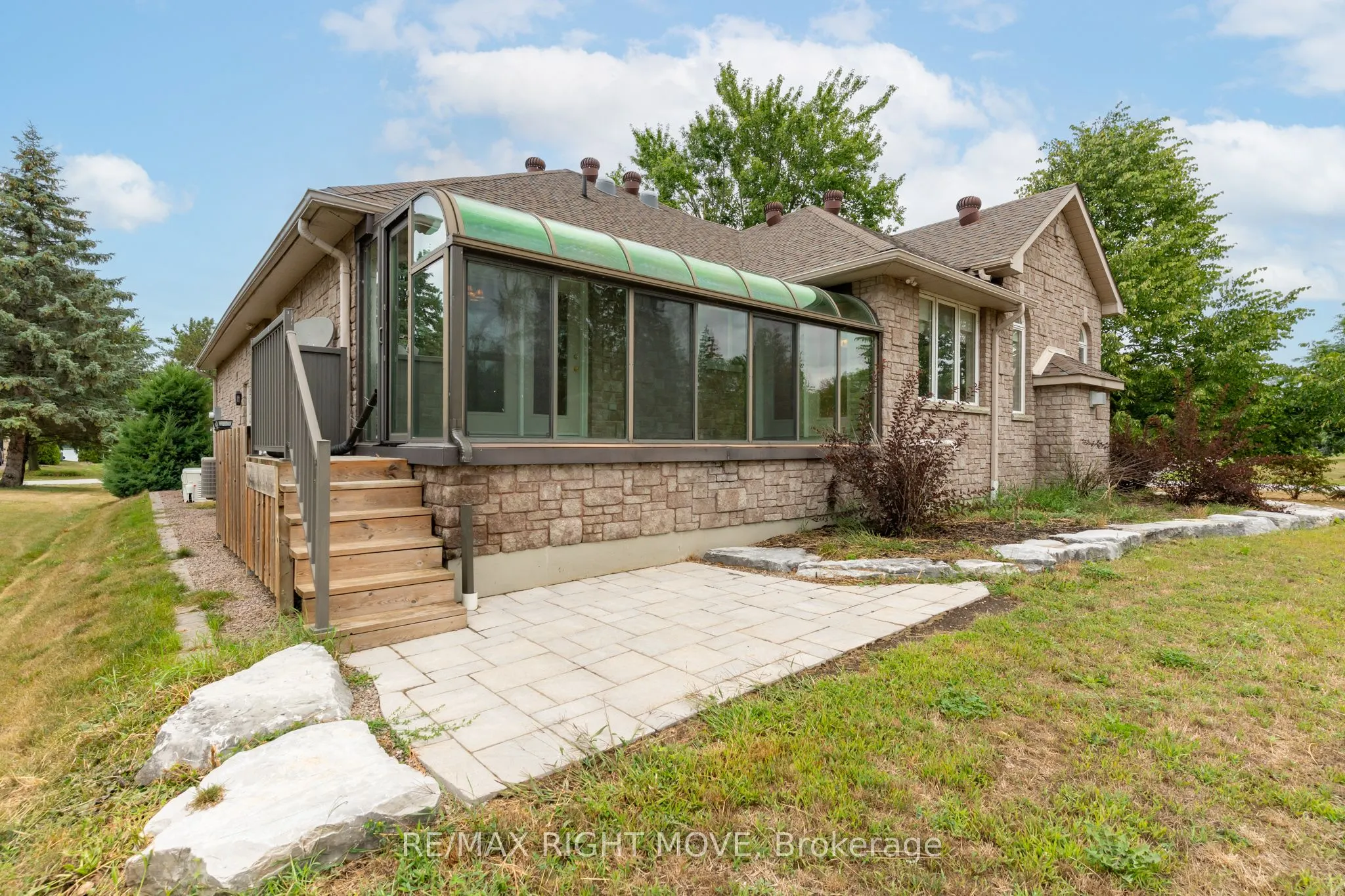 3 Thicketwood Place E