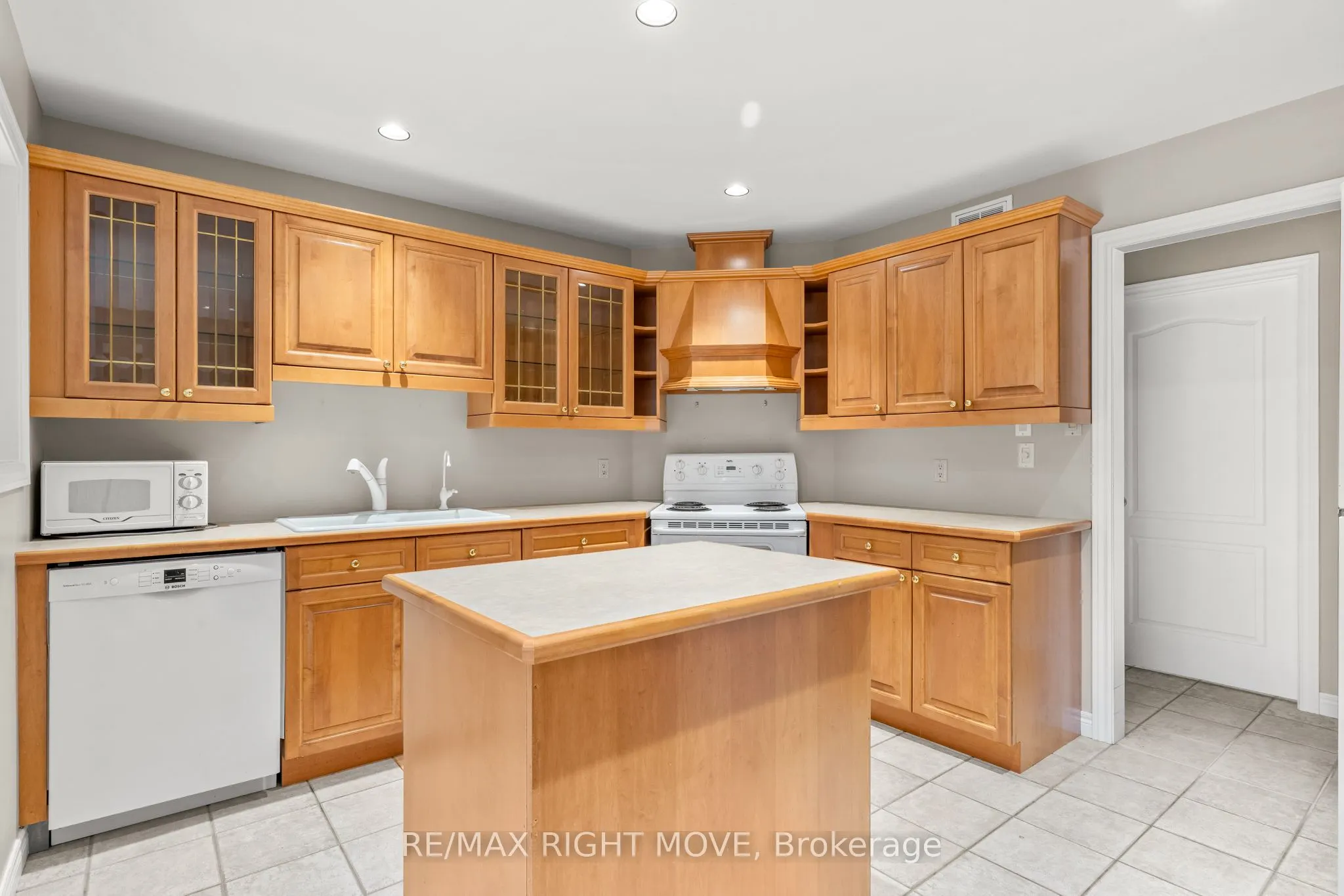 3 Thicketwood Place E