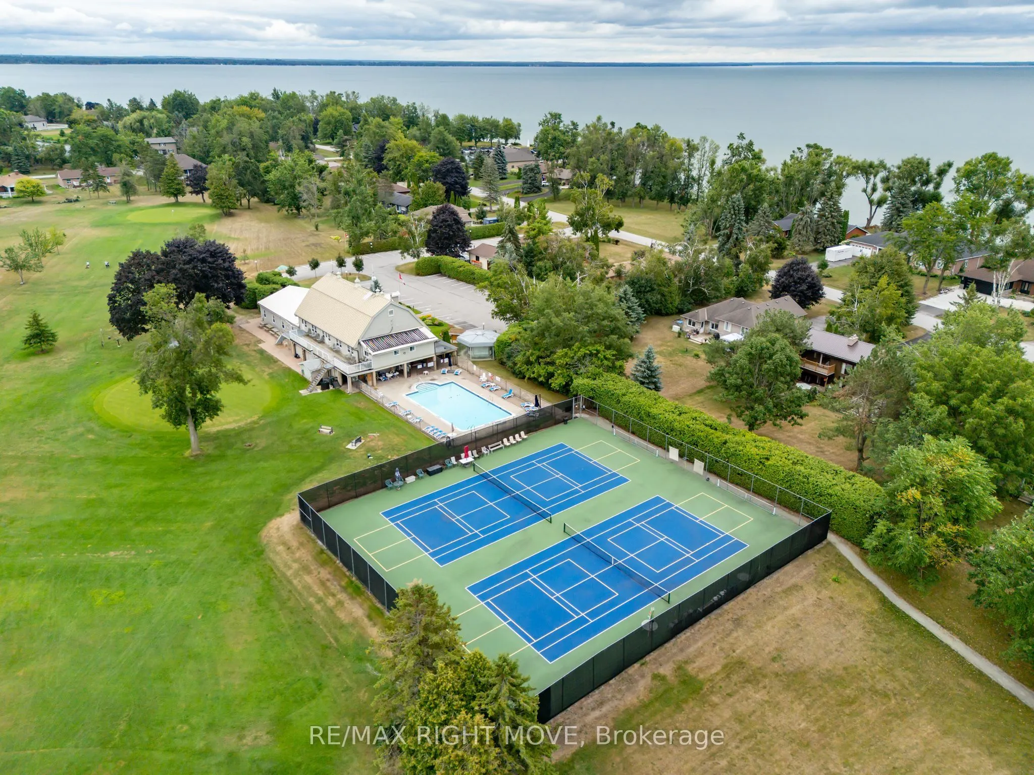 3 Thicketwood Place E