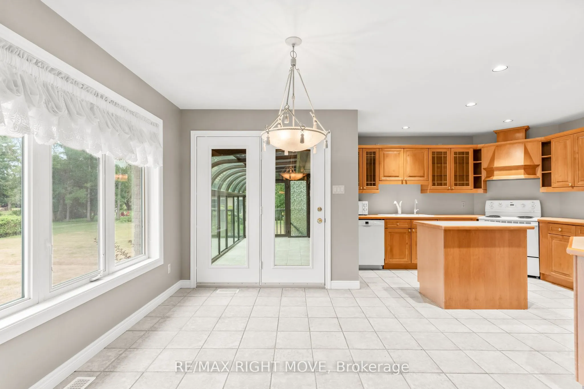 3 Thicketwood Place E