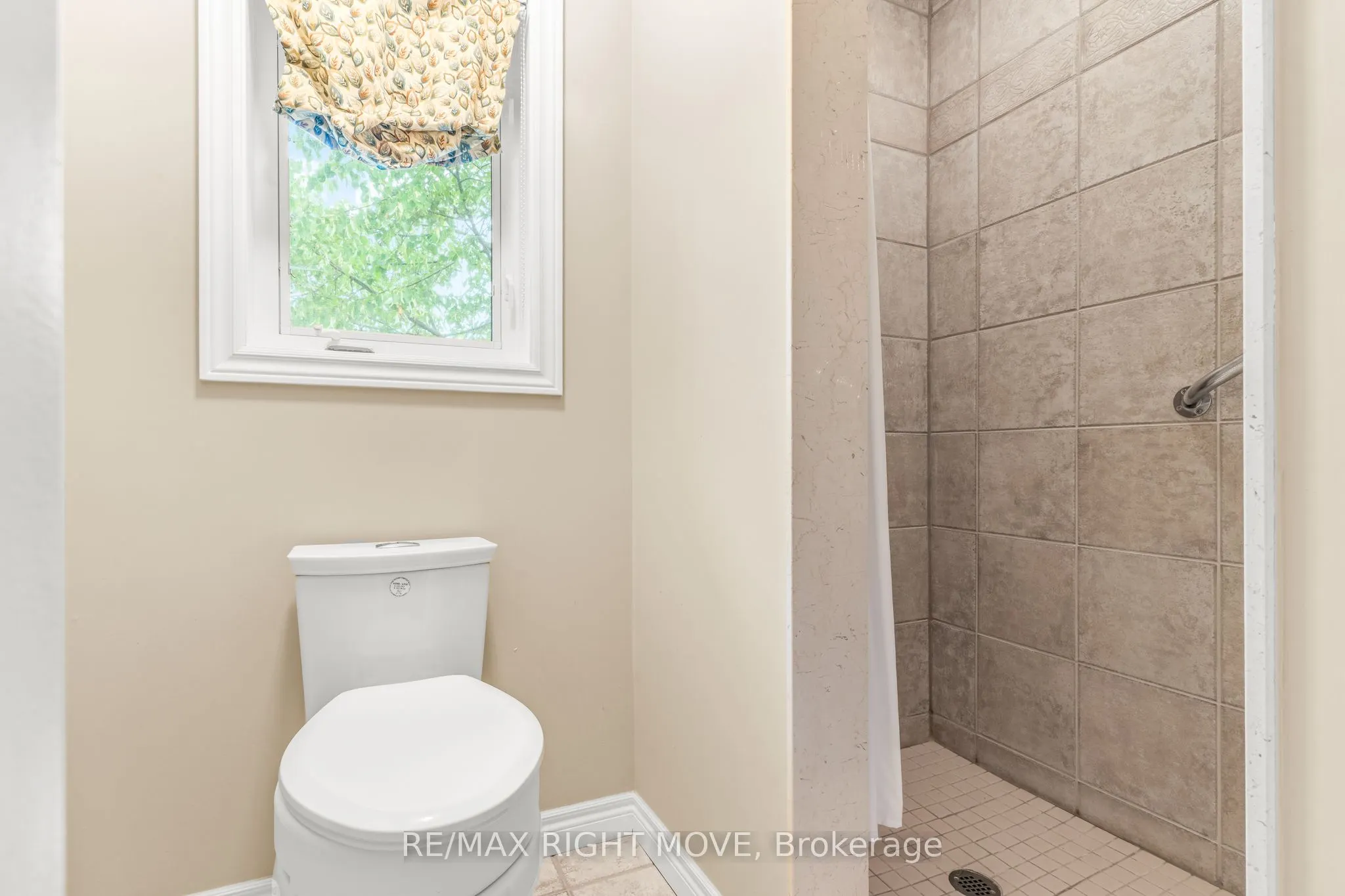 3 Thicketwood Place E