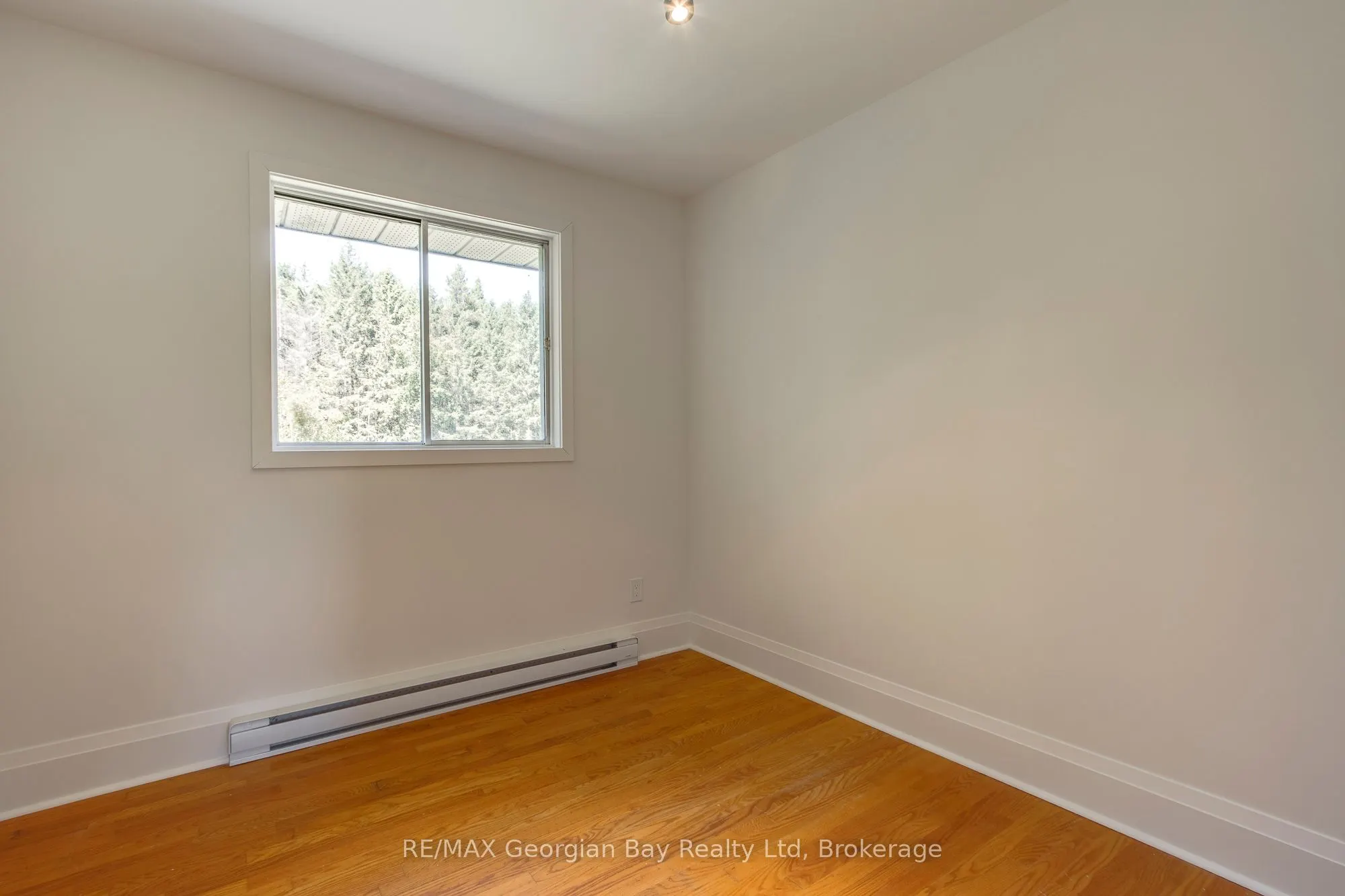 260 Concession 12 Street E