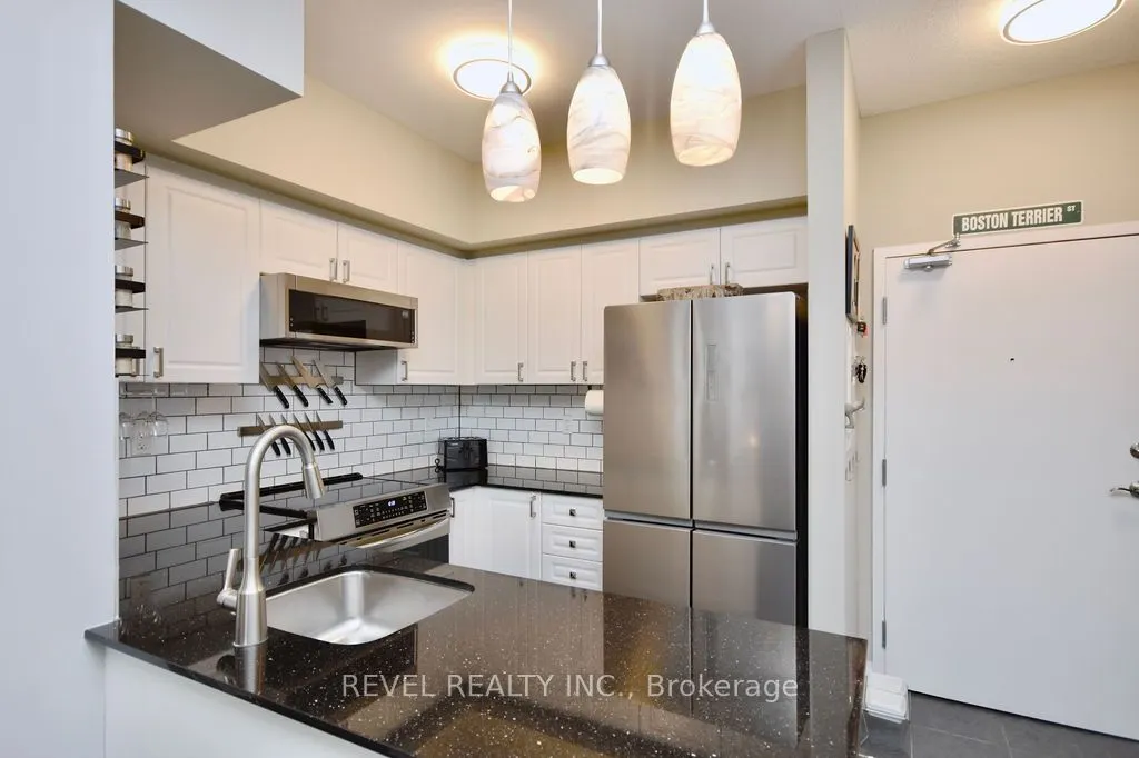 299 Cundles Road E, #208