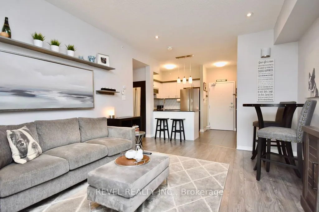 299 Cundles Road E, #208