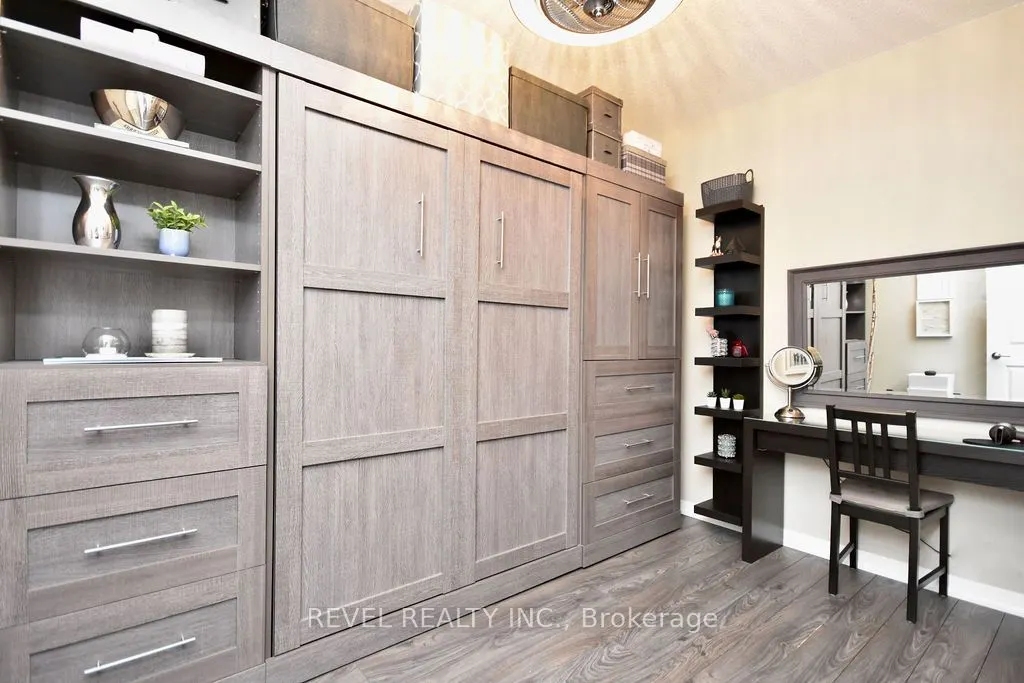 299 Cundles Road E, #208