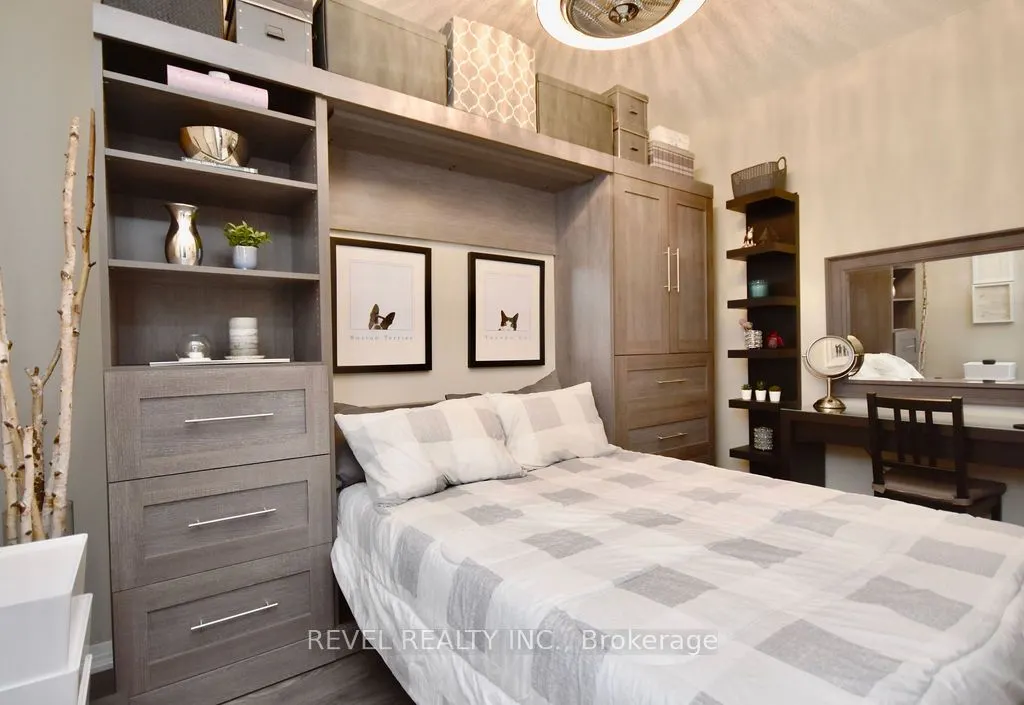 299 Cundles Road E, #208