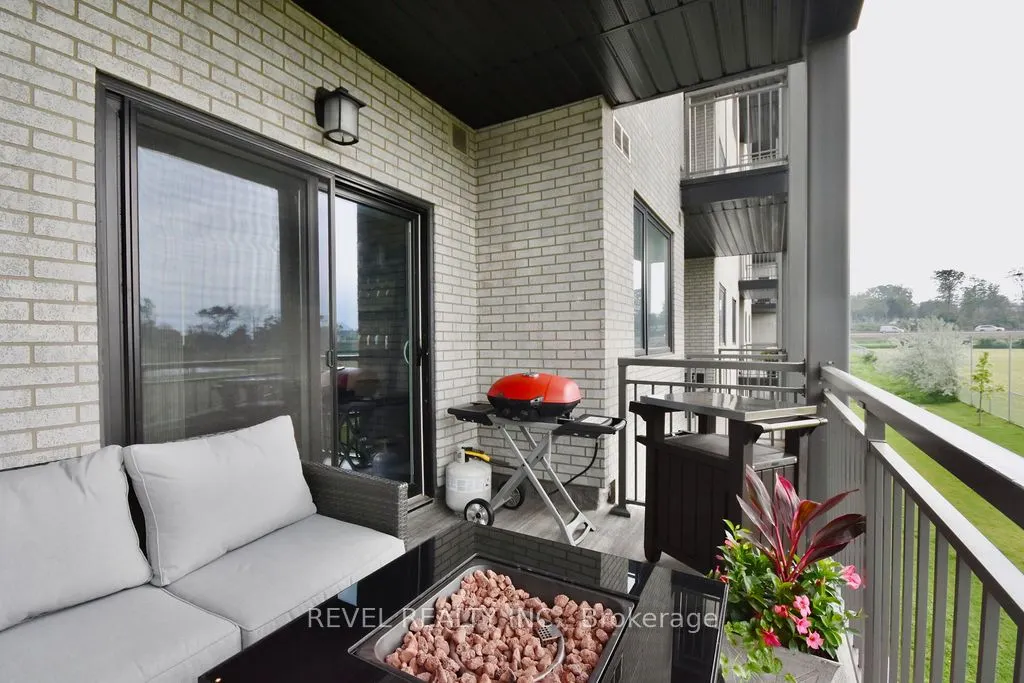 299 Cundles Road E, #208