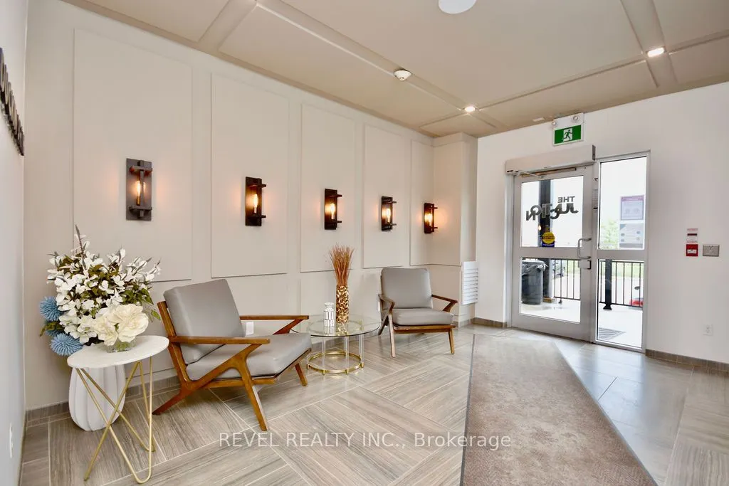 299 Cundles Road E, #208