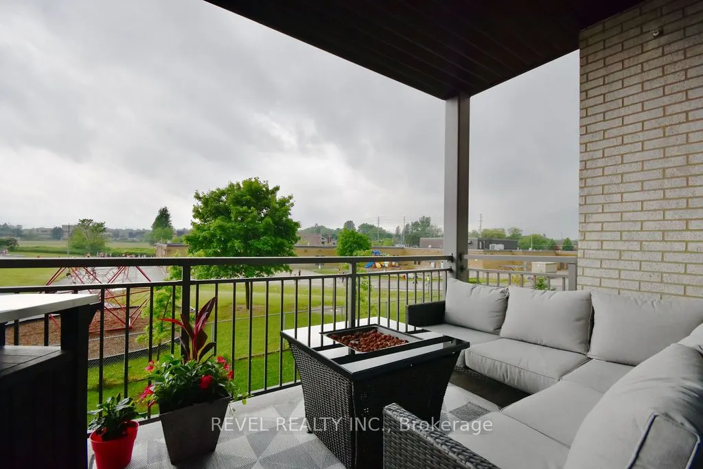 299 Cundles Road E, #208