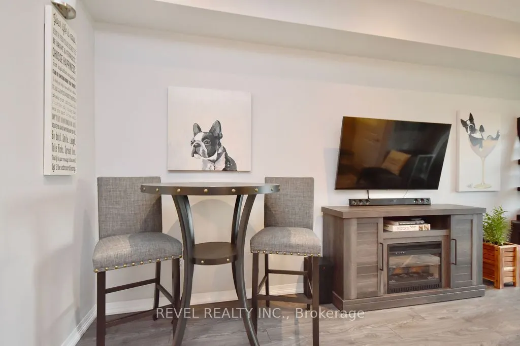299 Cundles Road E, #208