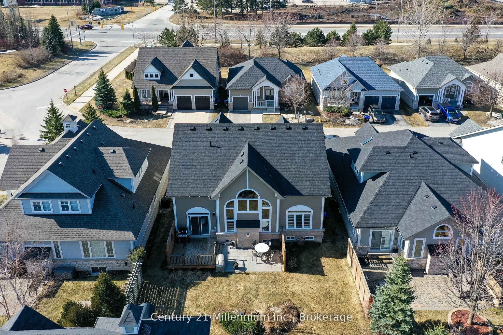 7 Clubhouse Drive