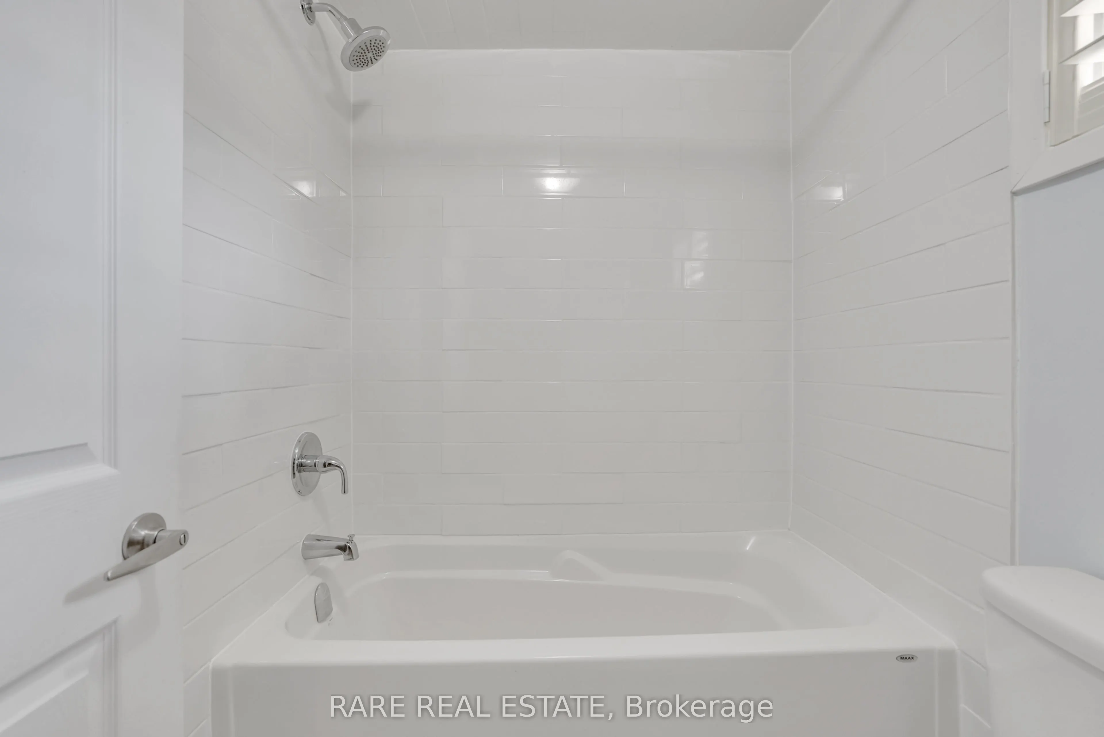 9 MEADOWLAND Avenue