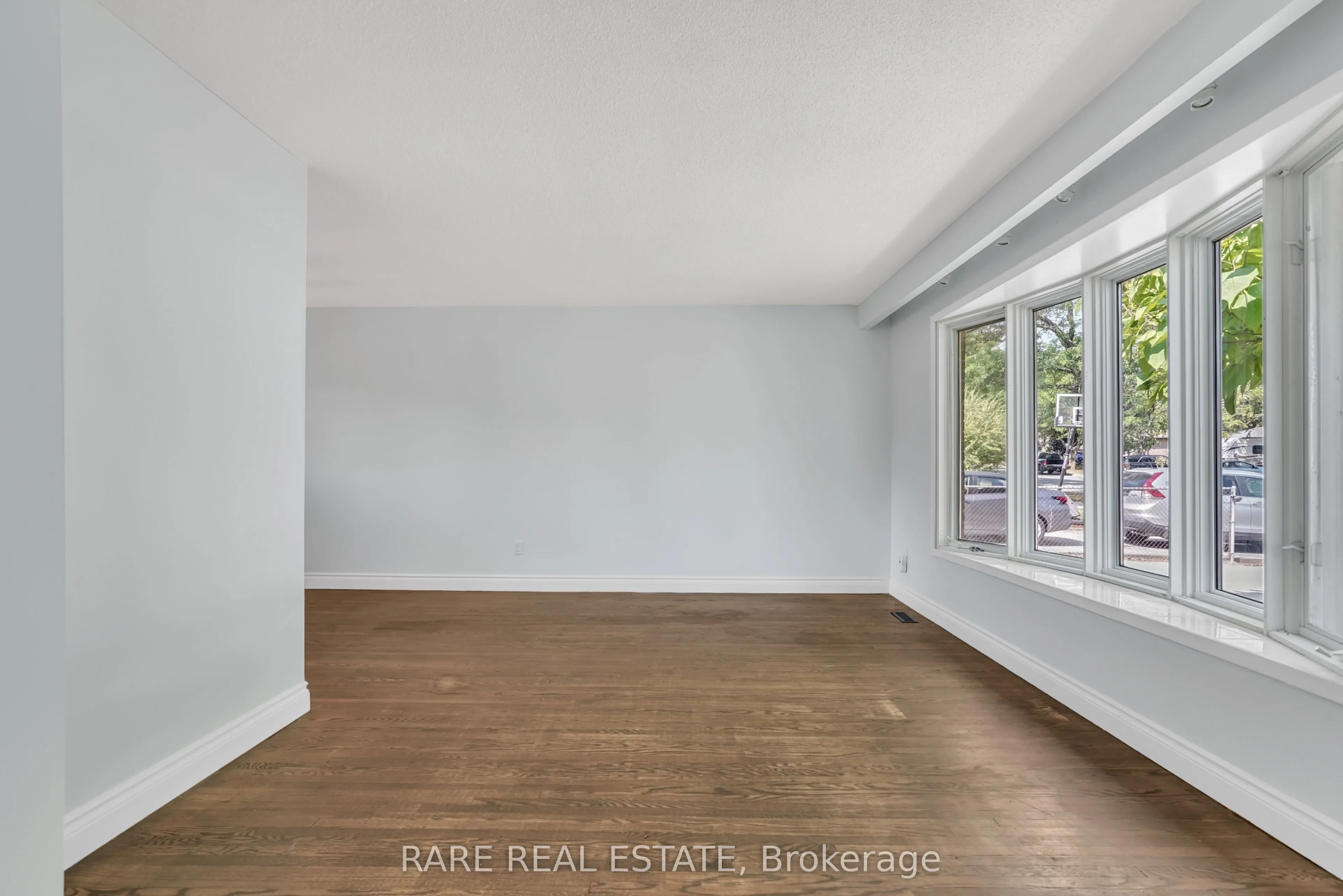 9 MEADOWLAND Avenue