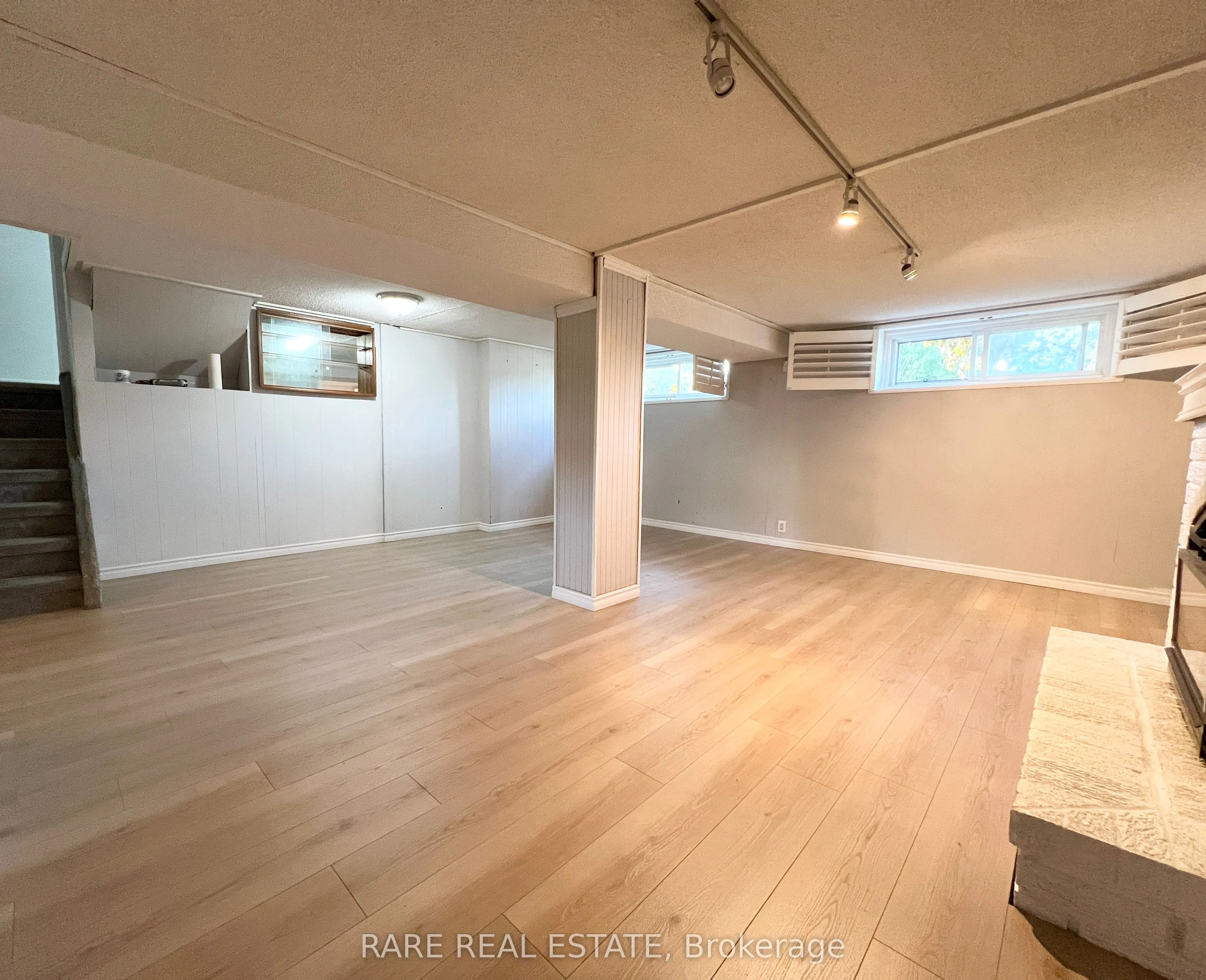 9 MEADOWLAND Avenue