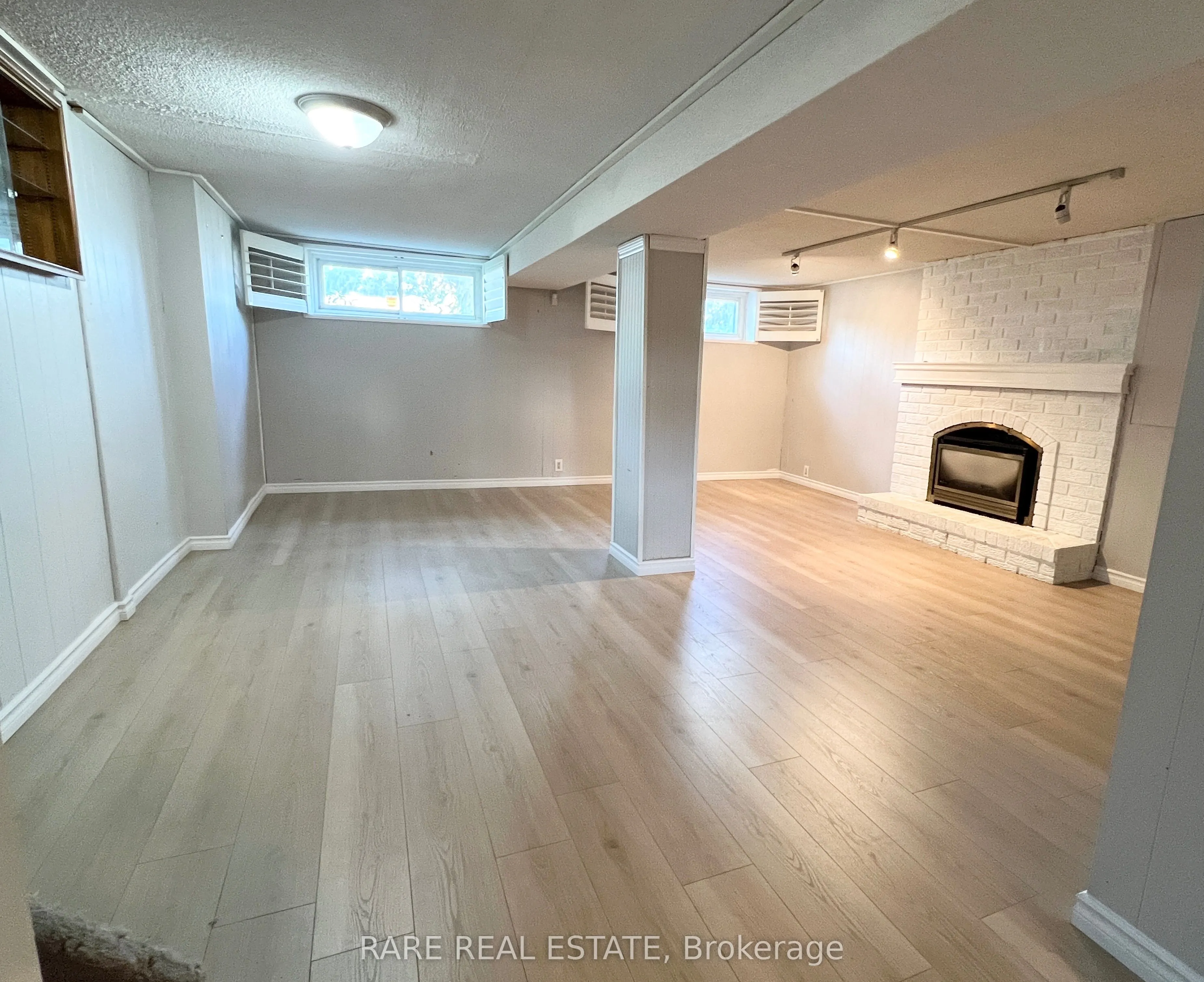 9 MEADOWLAND Avenue
