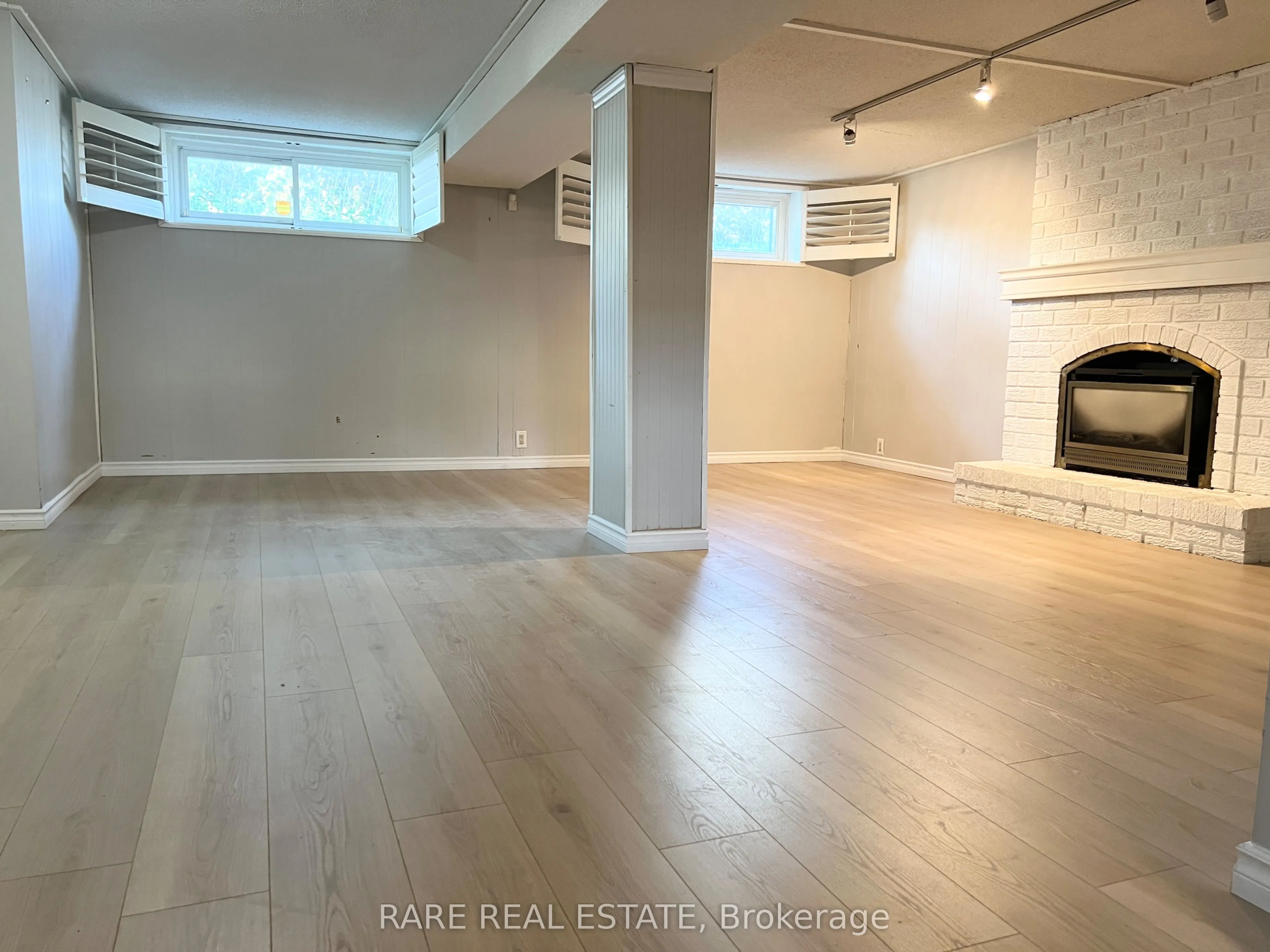 9 MEADOWLAND Avenue