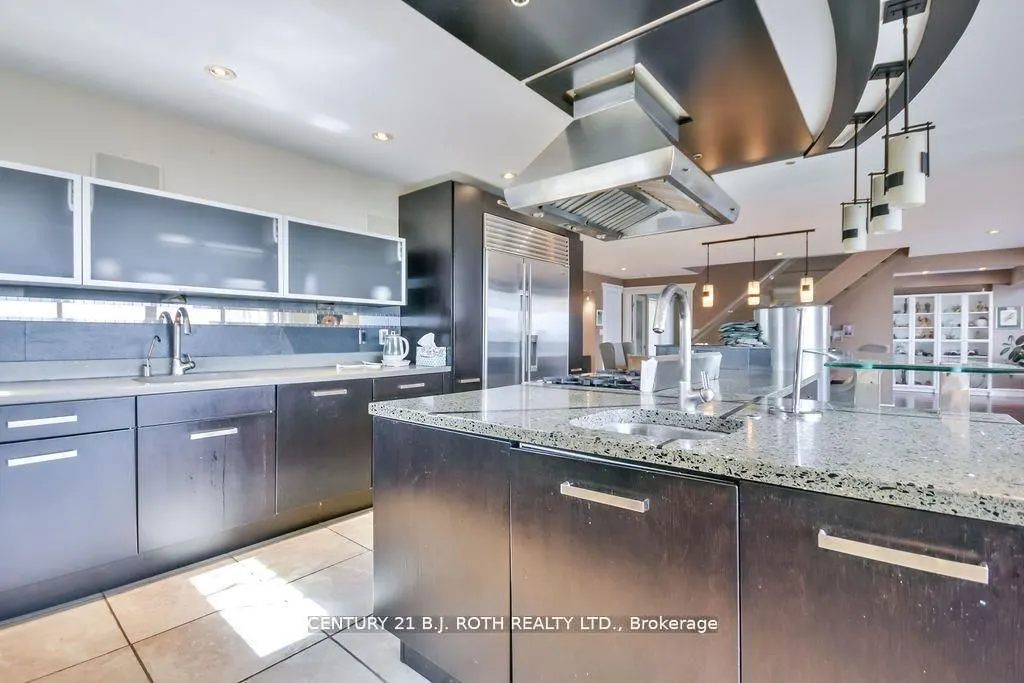 73 LAKESHORE Road W