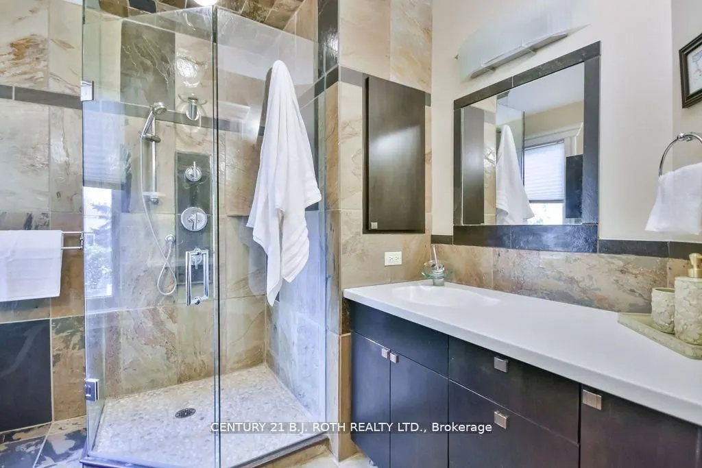 73 LAKESHORE Road W