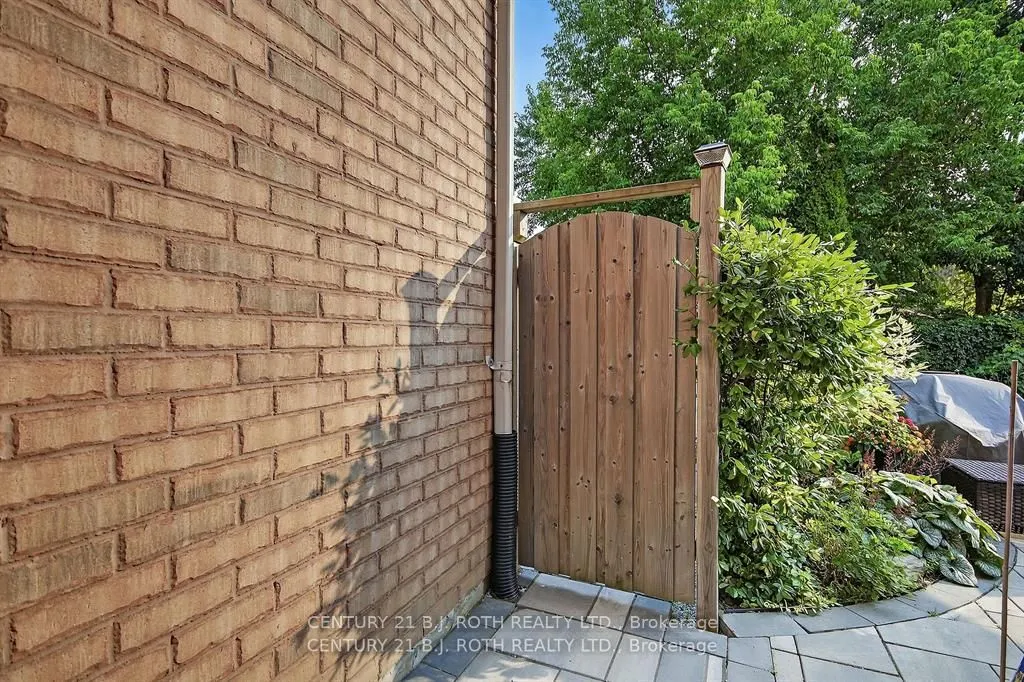 80 BRUCE Crescent