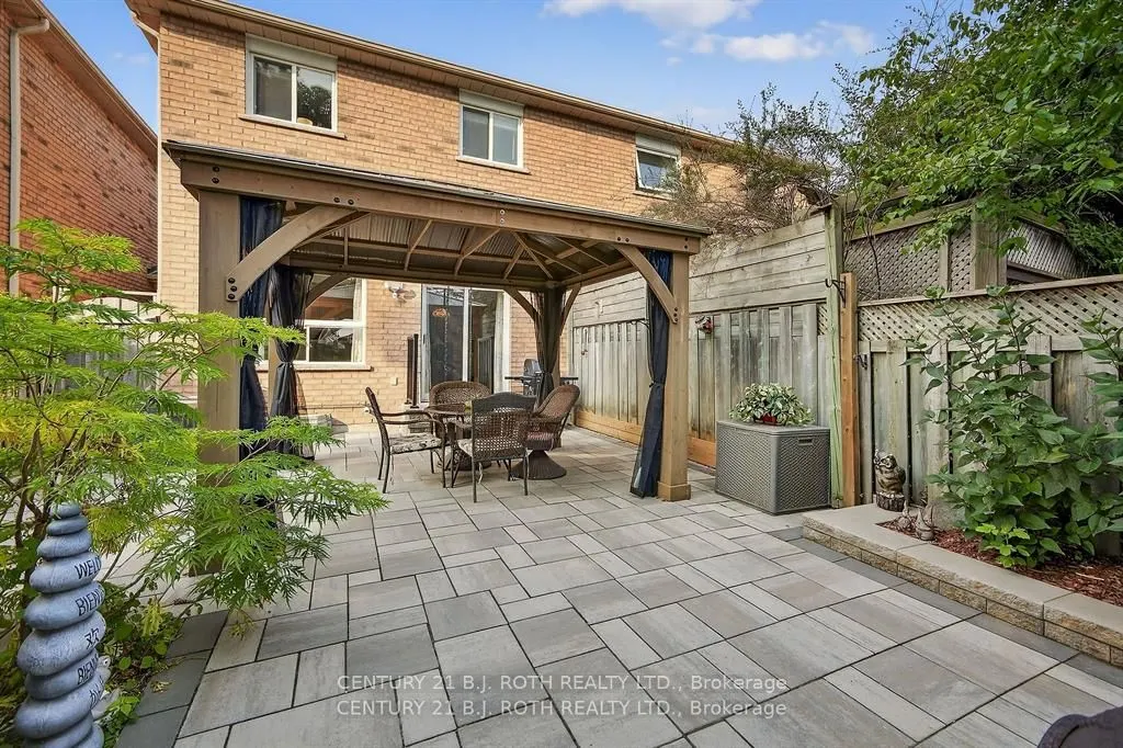 80 BRUCE Crescent